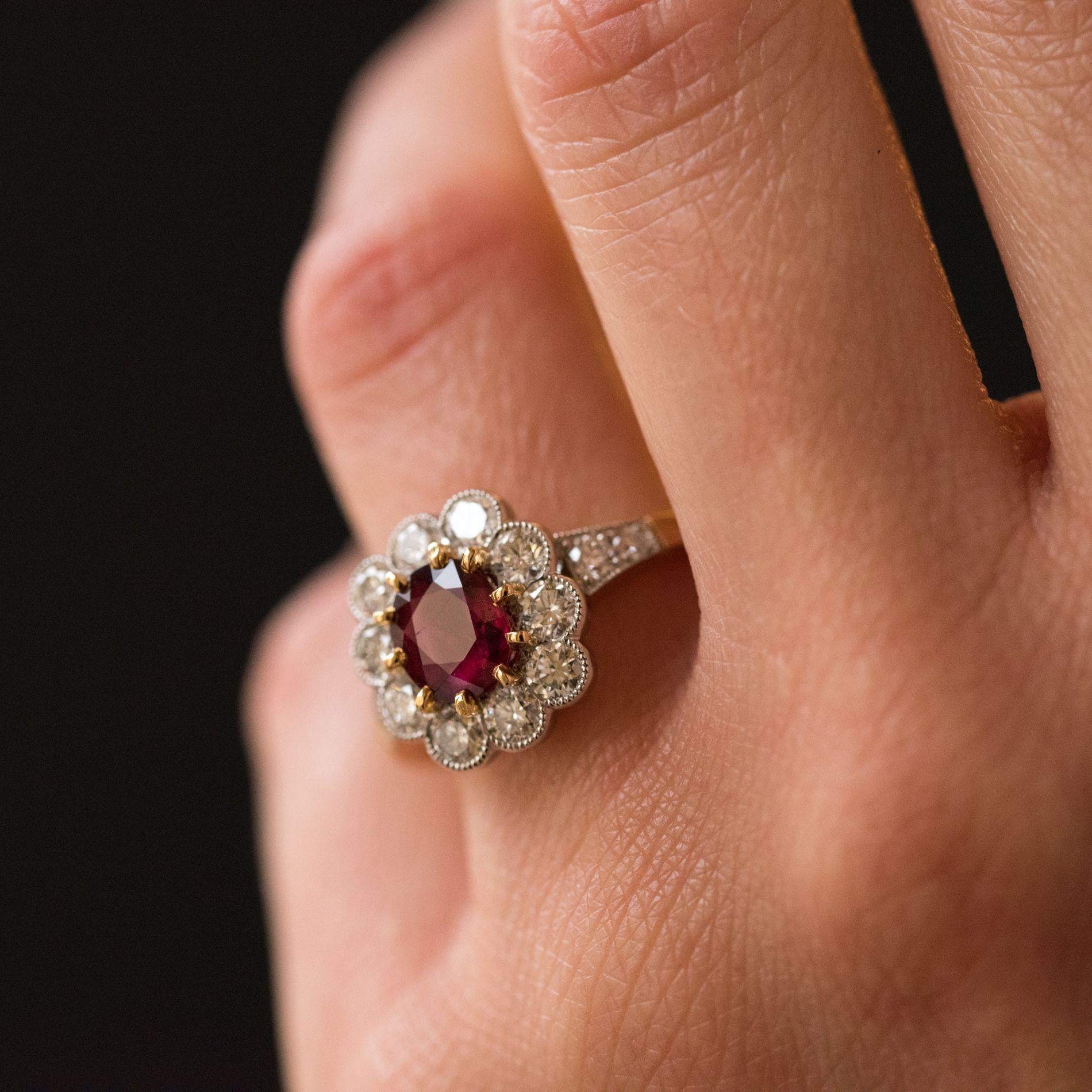 French Modern 2, 04 Carat Ruby Diamonds 18 Karat Yellow Gold Daisy Cluster Ring For Sale 1