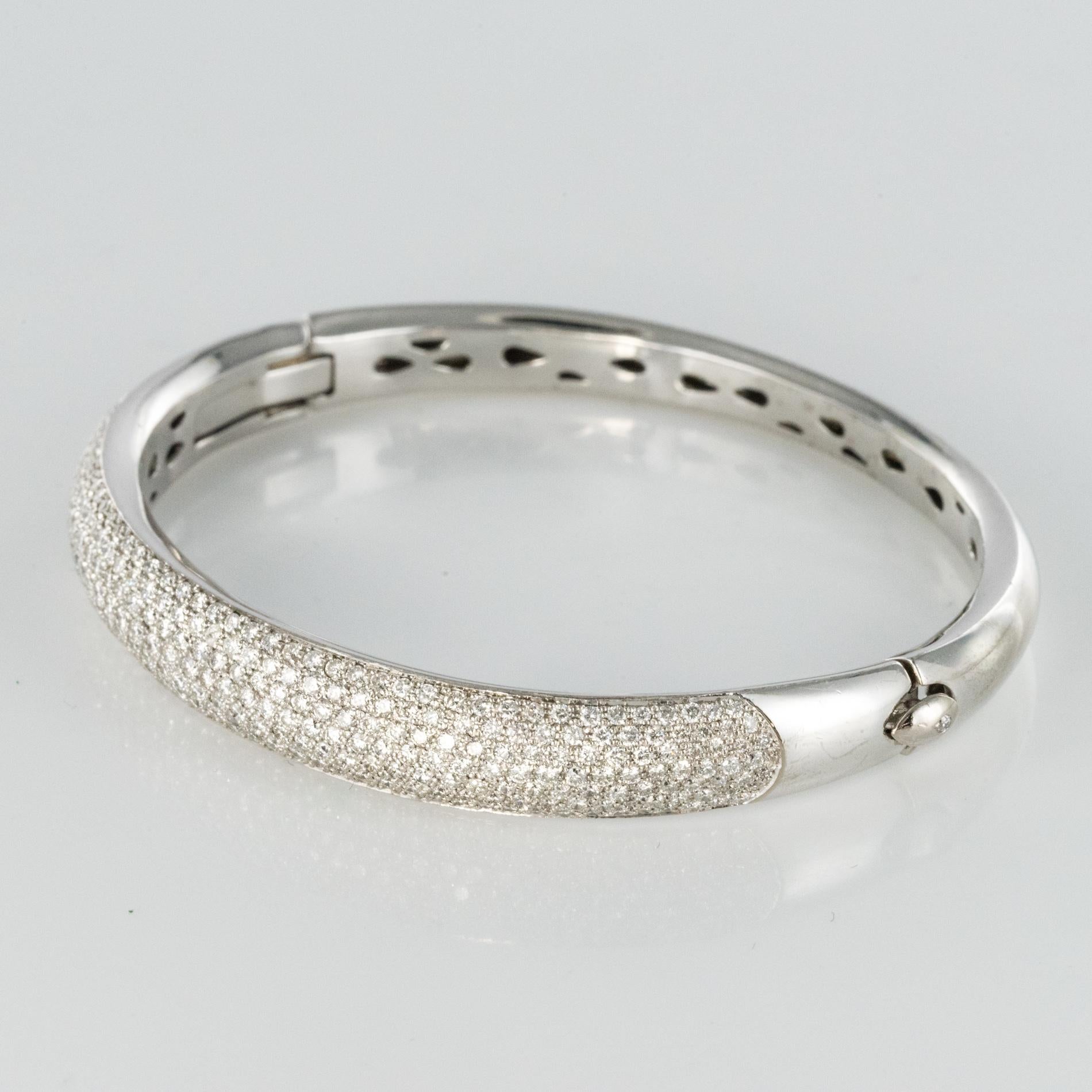 French Modern 3.58 Carat Diamond 18 Karat Gold Bangle Bracelet In Excellent Condition In Poitiers, FR