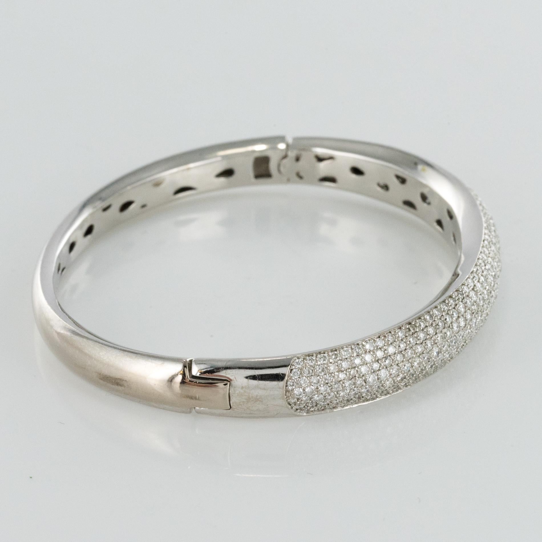 French Modern 3.58 Carat Diamond 18 Karat Gold Bangle Bracelet 3