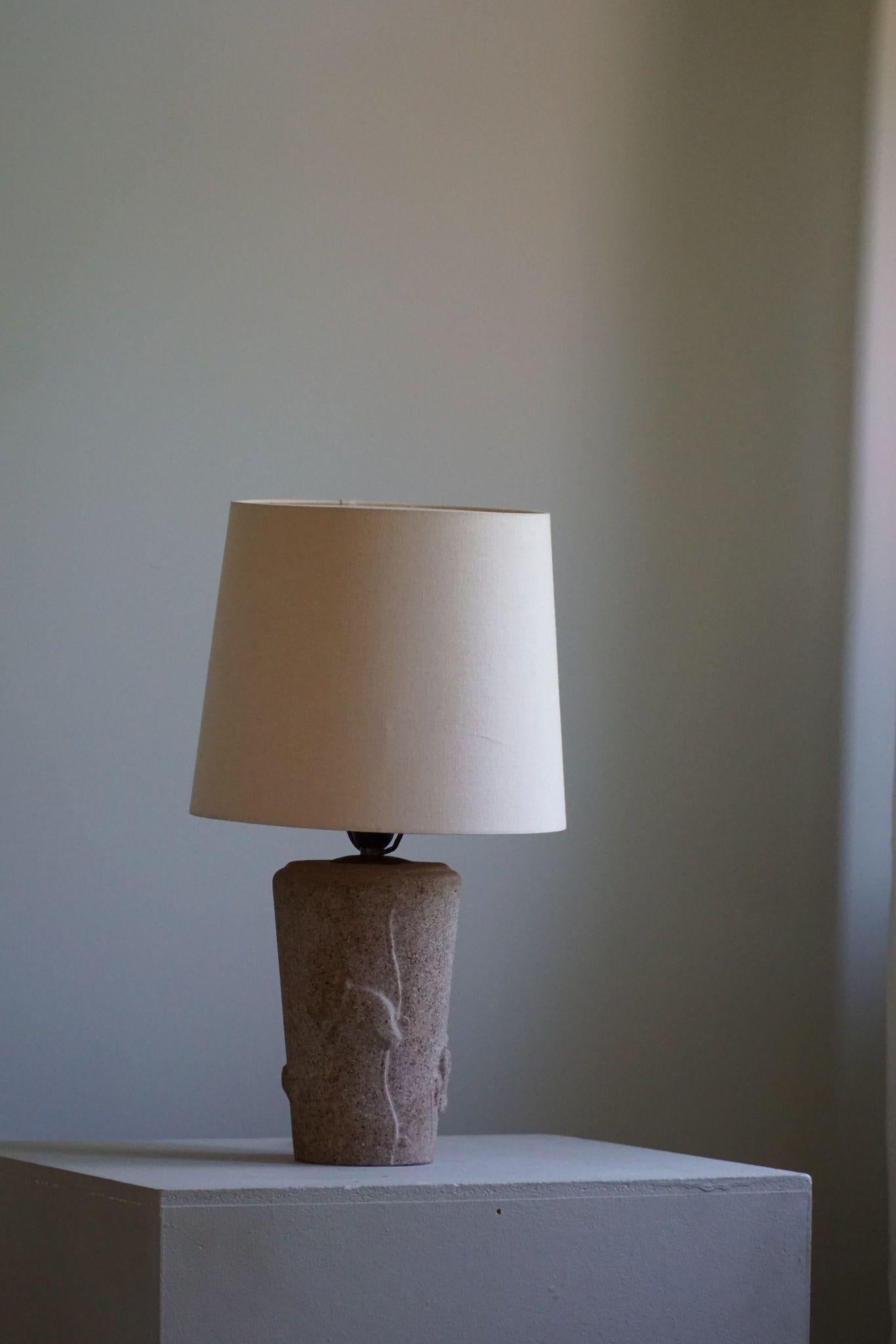 Lampe de table moderne française en pierre avec motifs d'éléphants, 1970 en vente 6