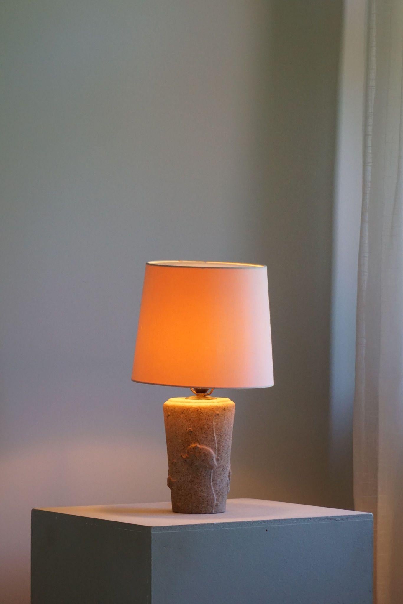 Lampe de table moderne française en pierre avec motifs d'éléphants, 1970 en vente 7