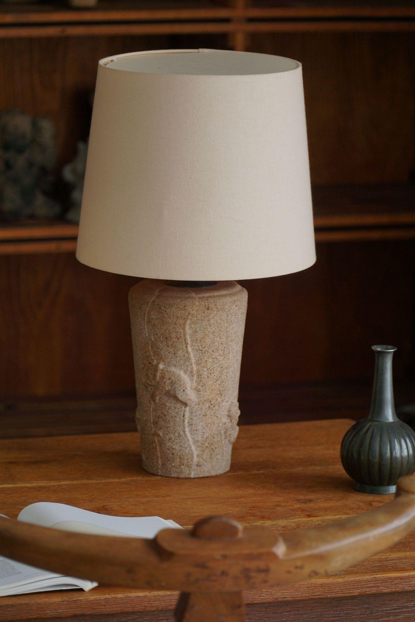Lampe de table moderne française en pierre avec motifs d'éléphants, 1970 en vente 8