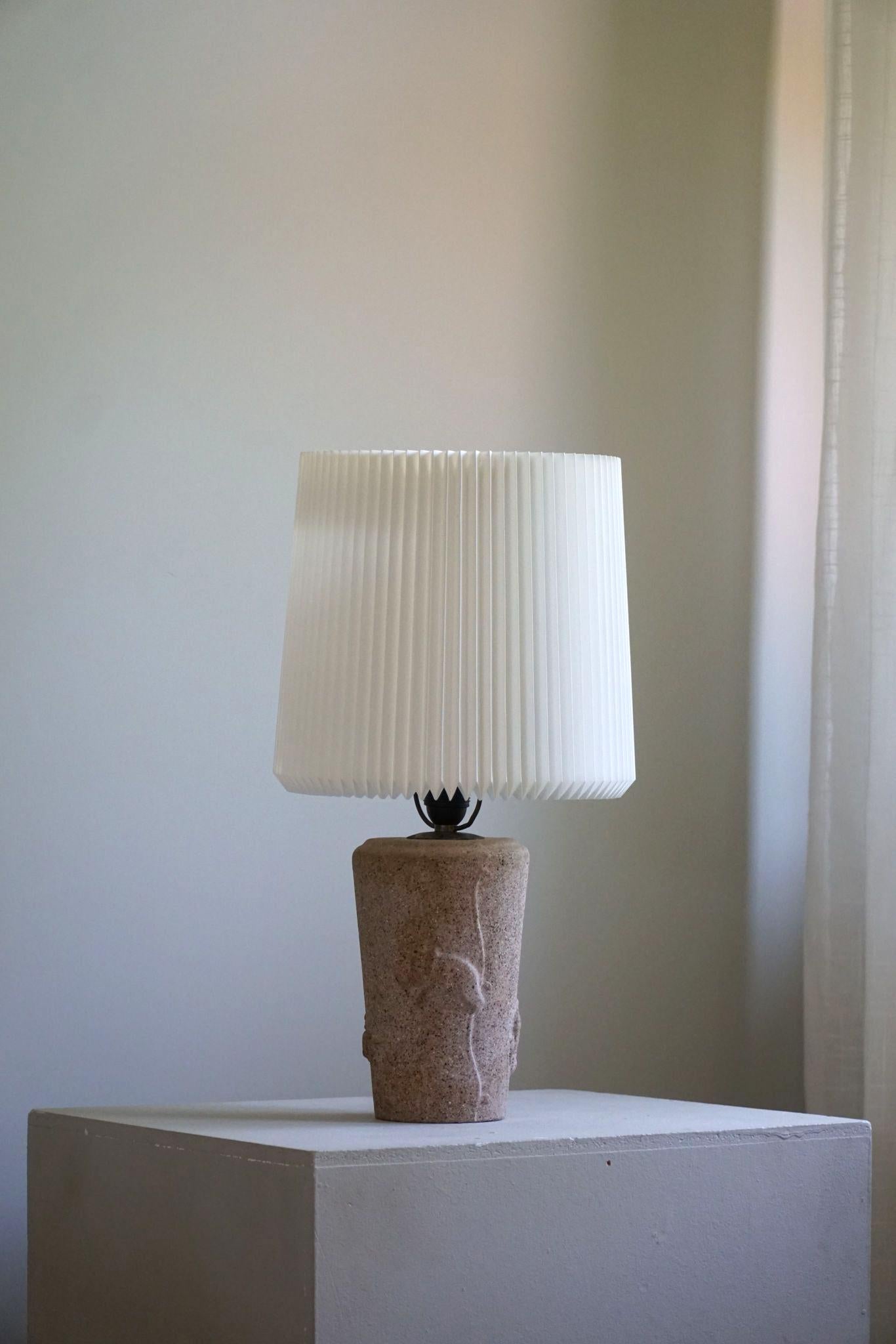 Lampe de table moderne française en pierre avec motifs d'éléphants, 1970 en vente 1