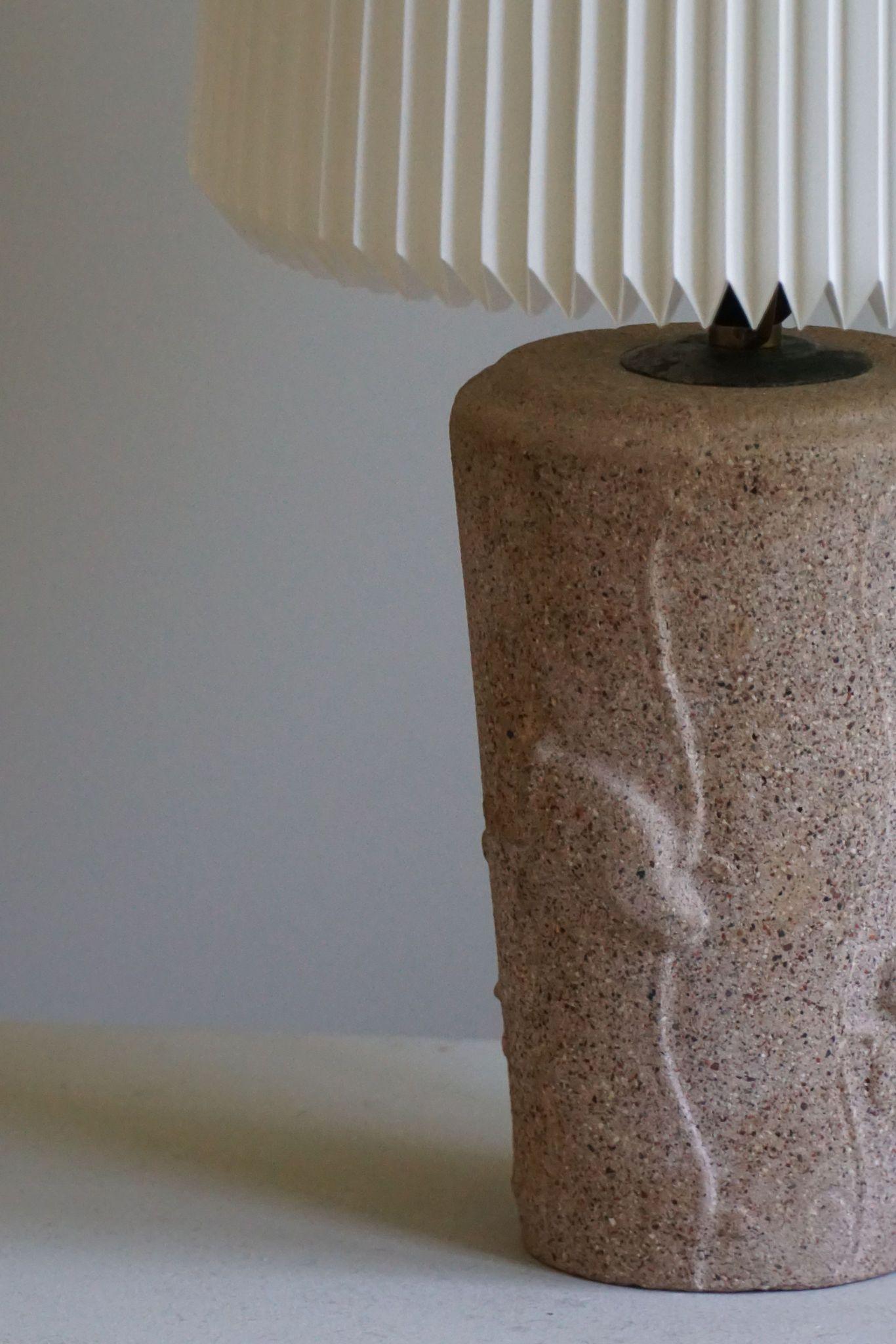 Lampe de table moderne française en pierre avec motifs d'éléphants, 1970 en vente 2