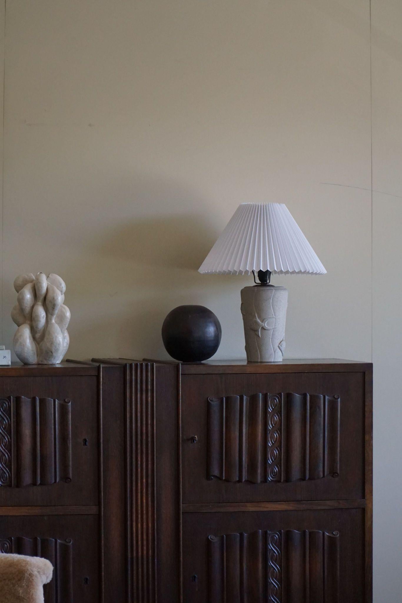 Lampe de table moderne française en pierre avec motifs de poissons, 1970 en vente 11