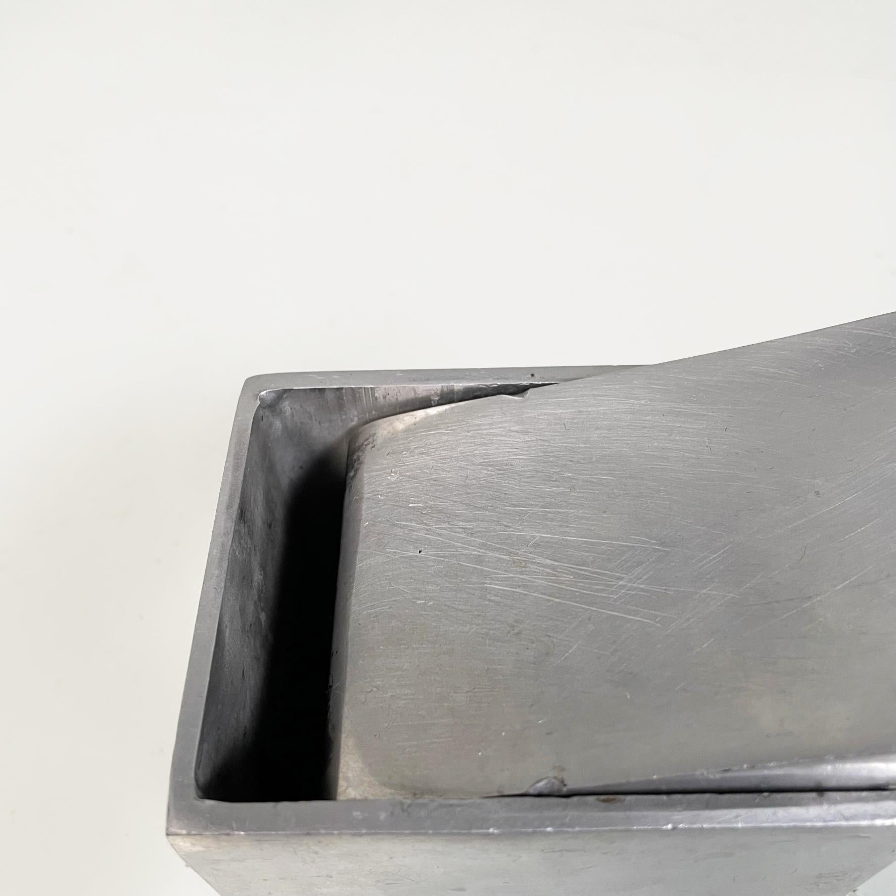 Cenicero de mesa moderno francés de aluminio Ray Hollis de Philippe Starck, años 90 en venta 1