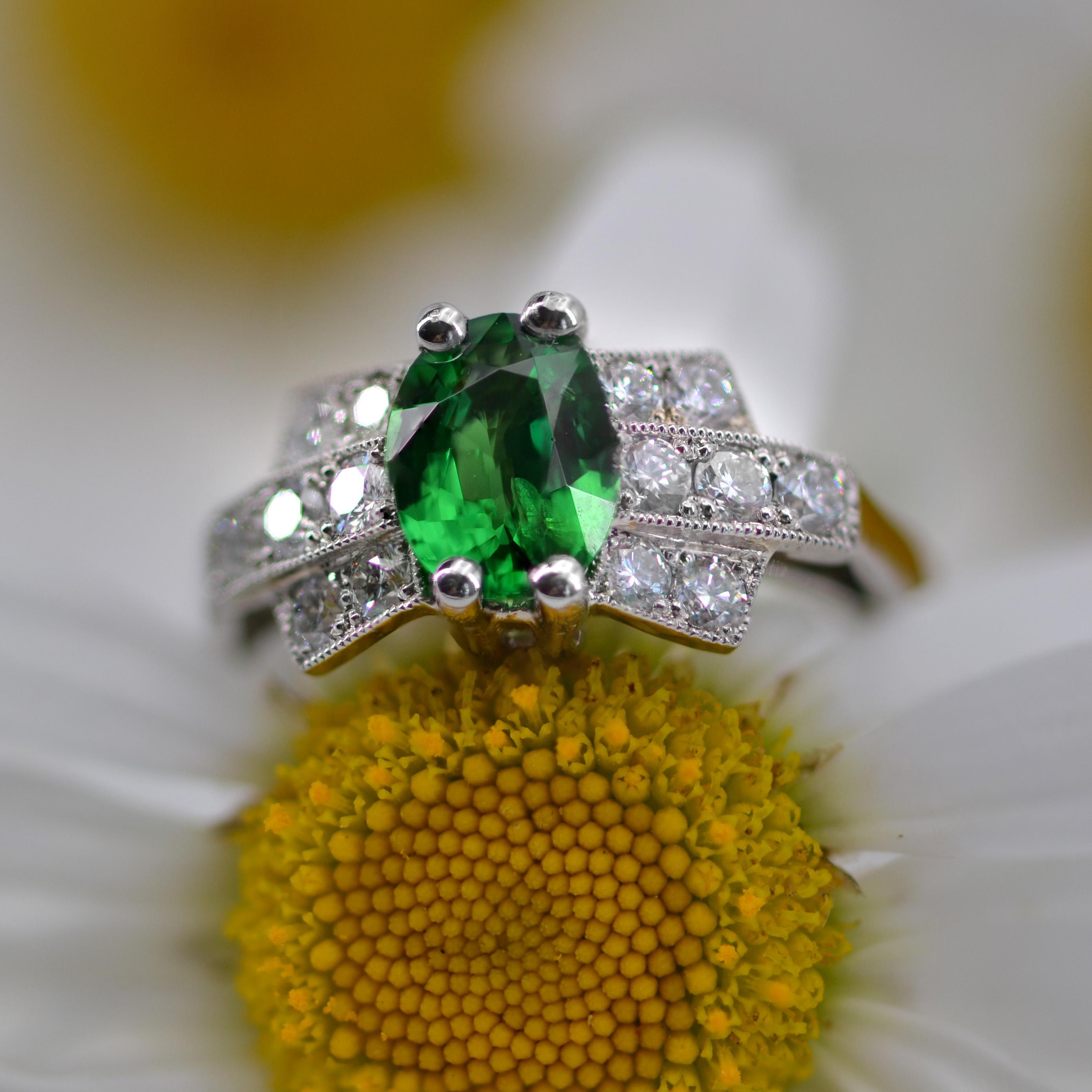 French Modern Art Deco Style Tsavorite Garnet Diamonds Platinum Ring In New Condition For Sale In Poitiers, FR