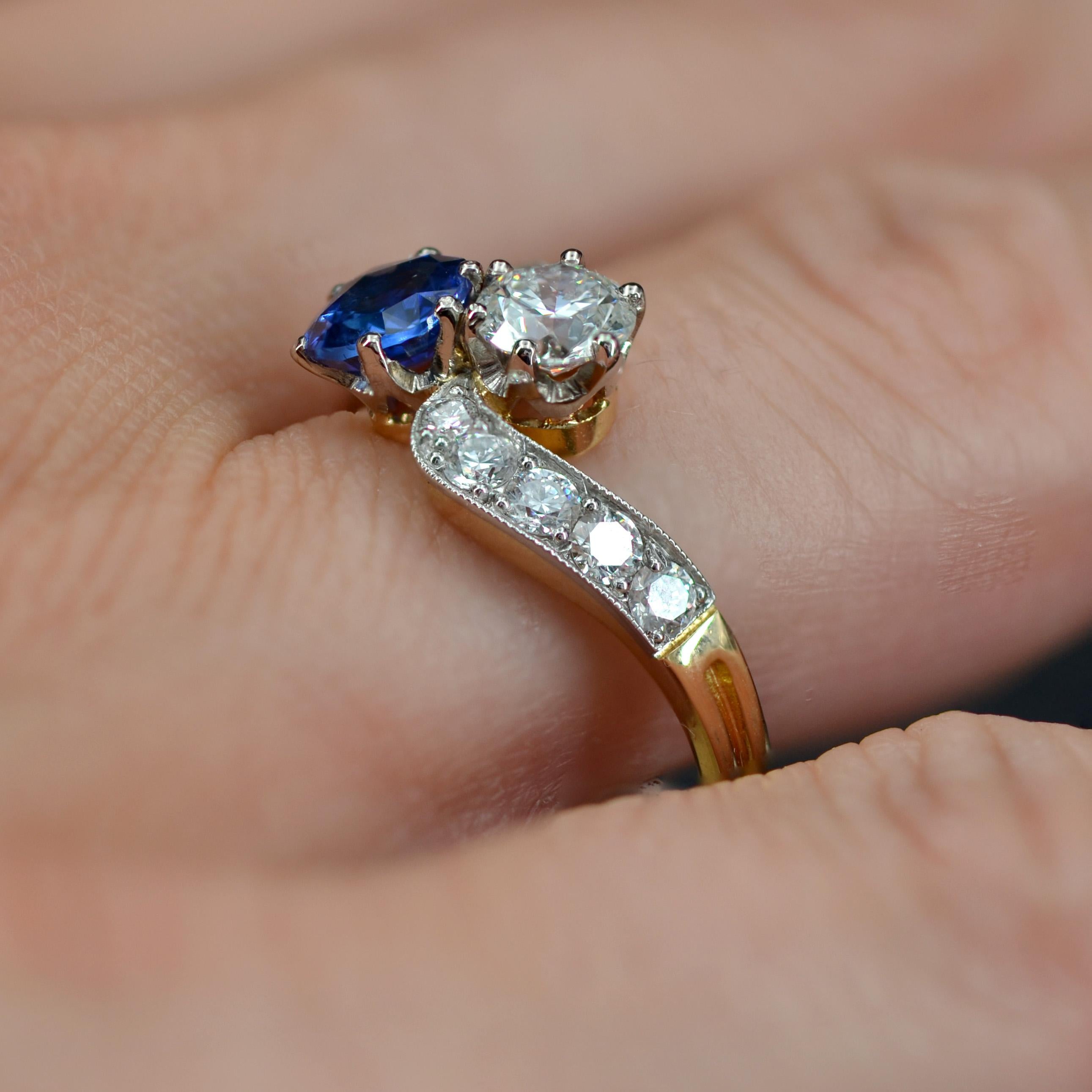 Bague franaise moderne You and Me en or jaune 18 carats avec saphir bleu et diamants en vente 4
