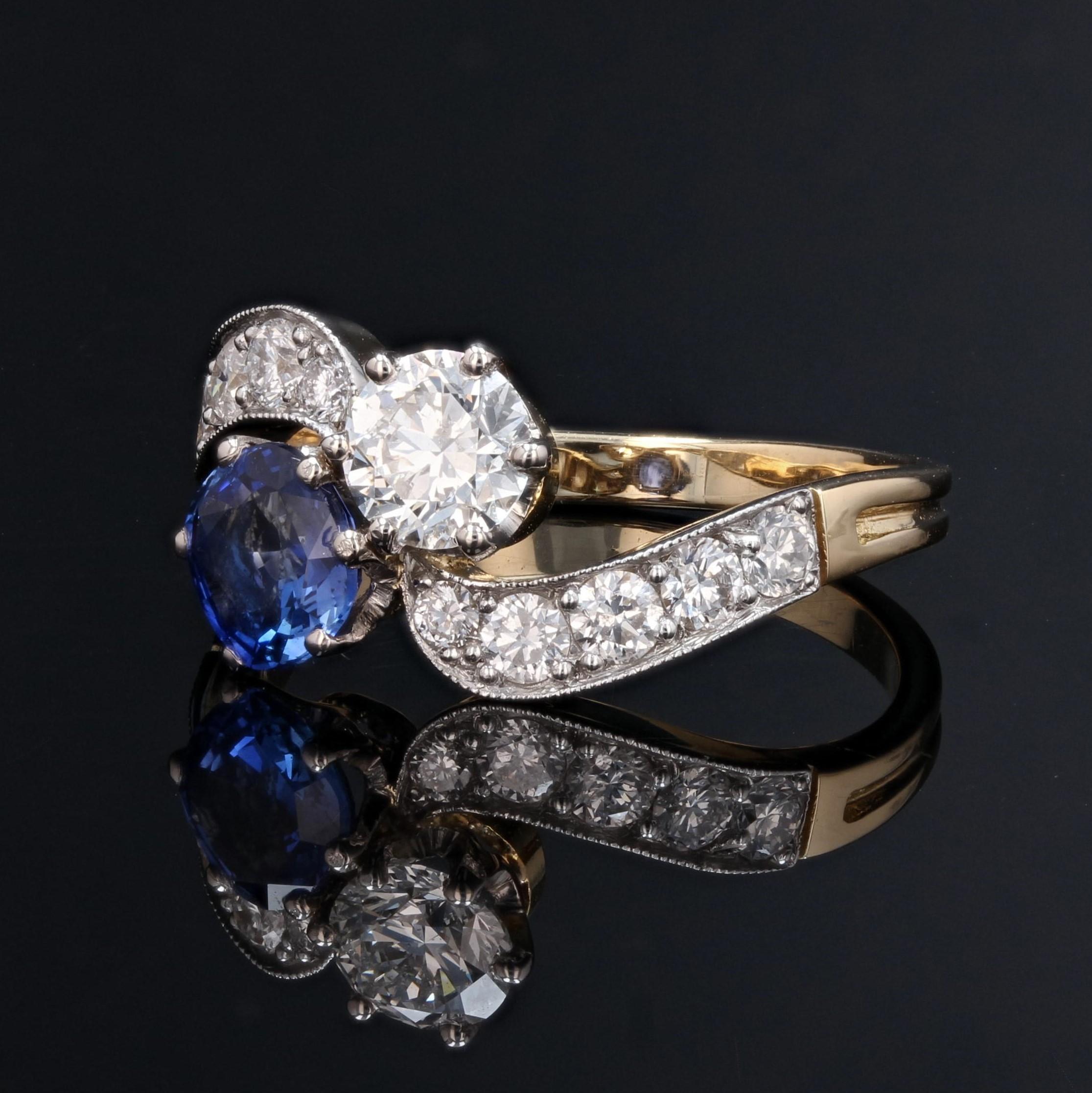 Taille coussin Bague franaise moderne You and Me en or jaune 18 carats avec saphir bleu et diamants en vente