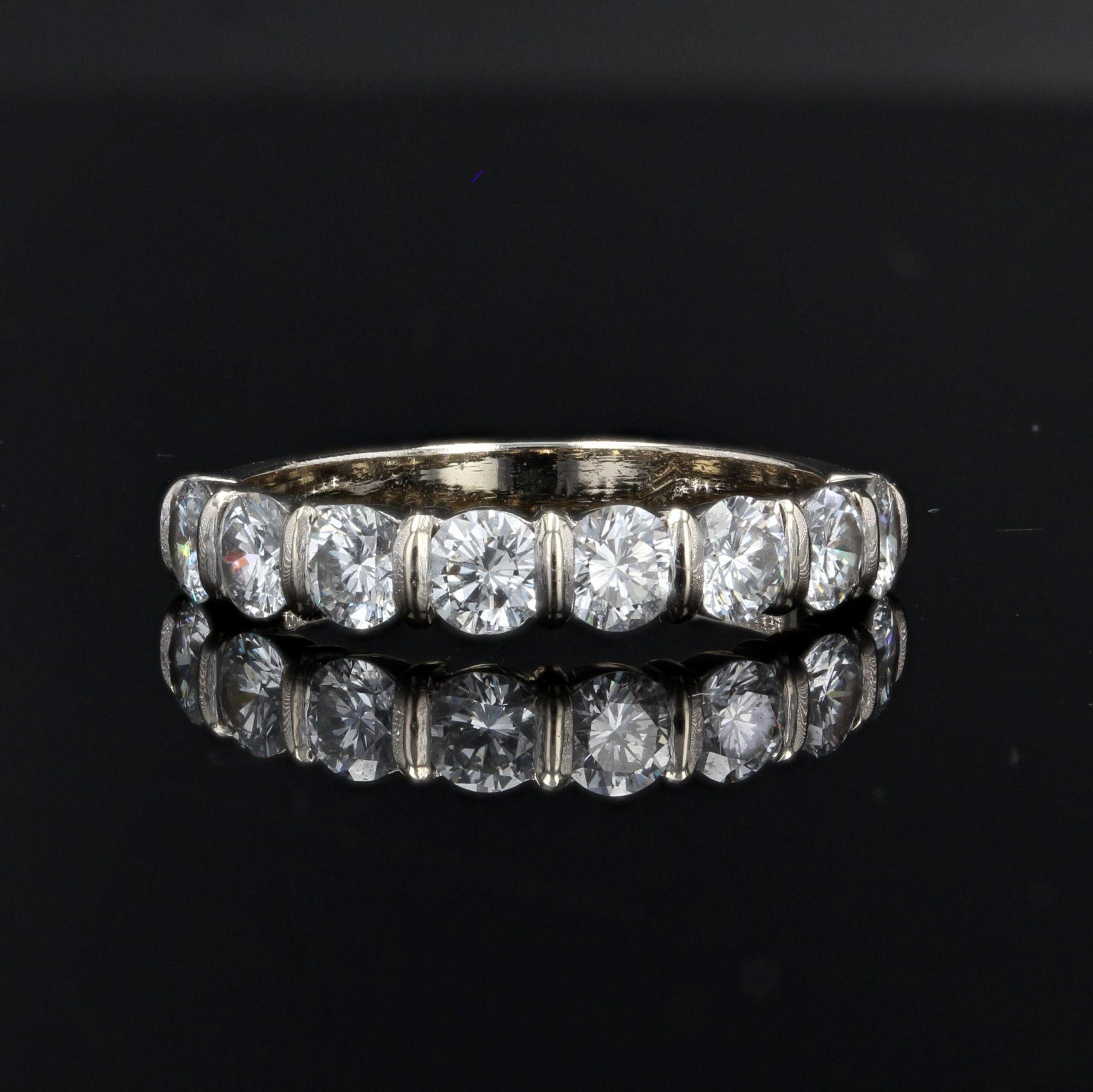 Franzsischer moderner halber Ehering aus 18 Karat Weigold mit Diamanten im Brillantschliff (Moderne) im Angebot