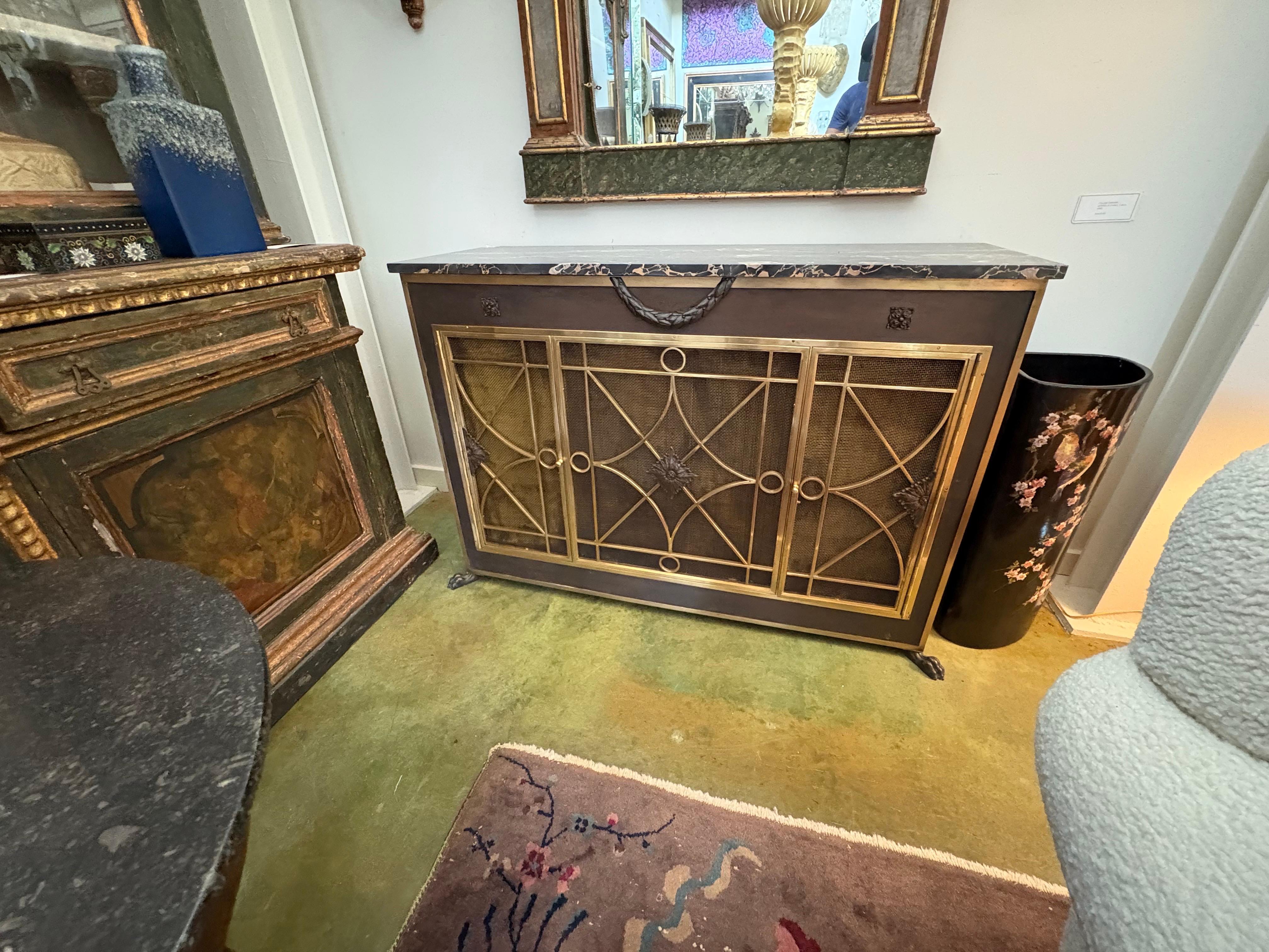 Armadio moderno francese in bronzo con piano in marmo in vendita 8