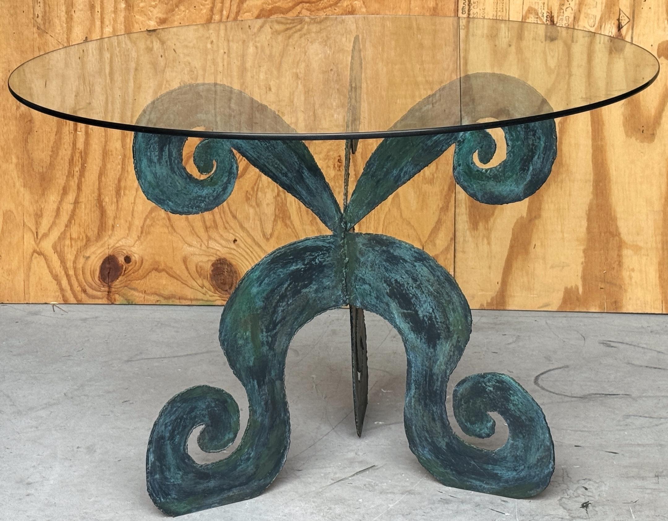 Französischer Moderner Bronzetisch mit dreiteiliger Schnecke, CIRCA 1980er Jahre

Dieser exquisite dreiteilige Bronzetisch der französischen Moderne aus den 1980er Jahren ist ein eindrucksvolles Beispiel für raffiniertes zeitgenössisches Design. Der