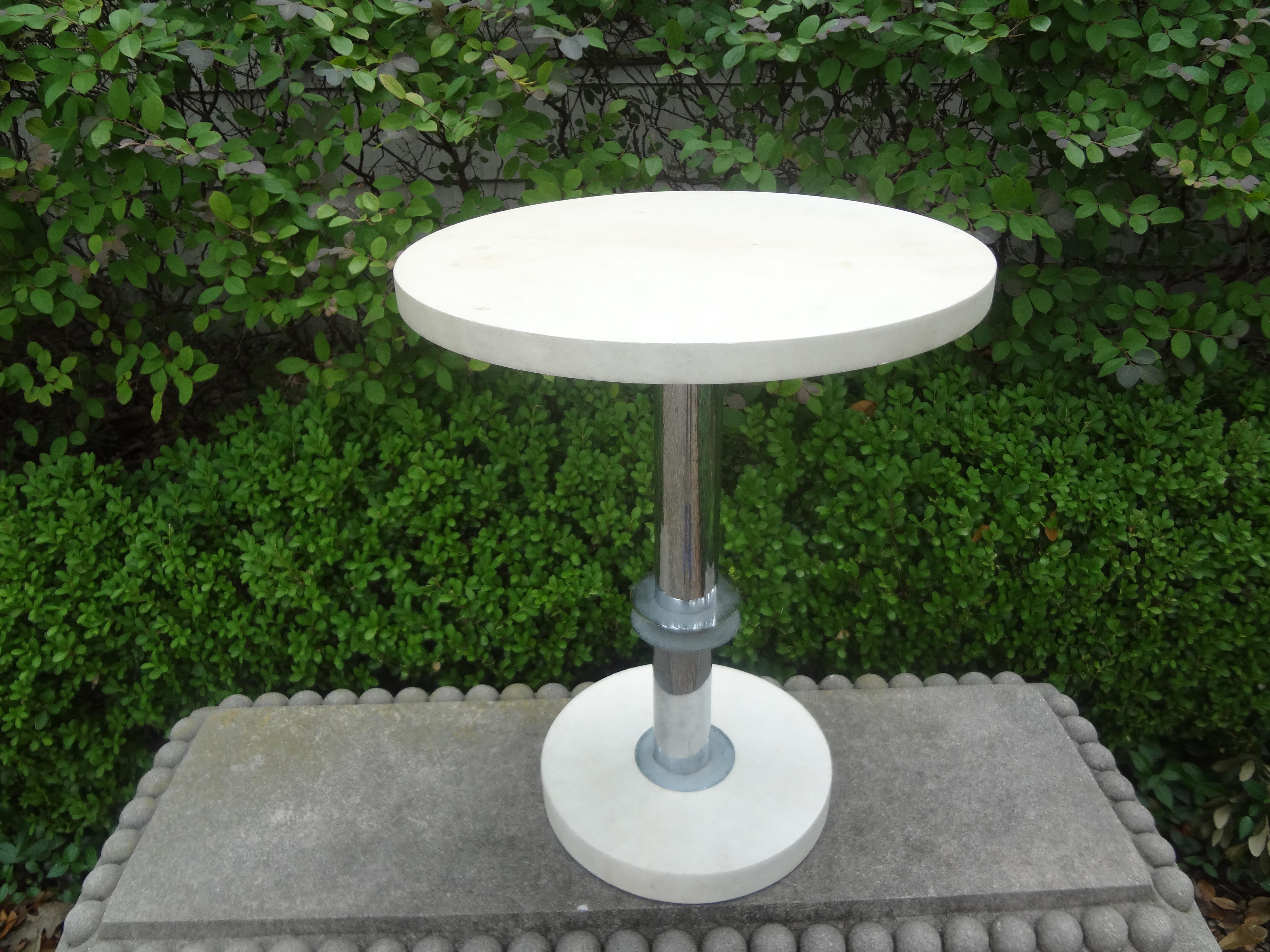 Table moderne française en chrome et parchemin en vente 4