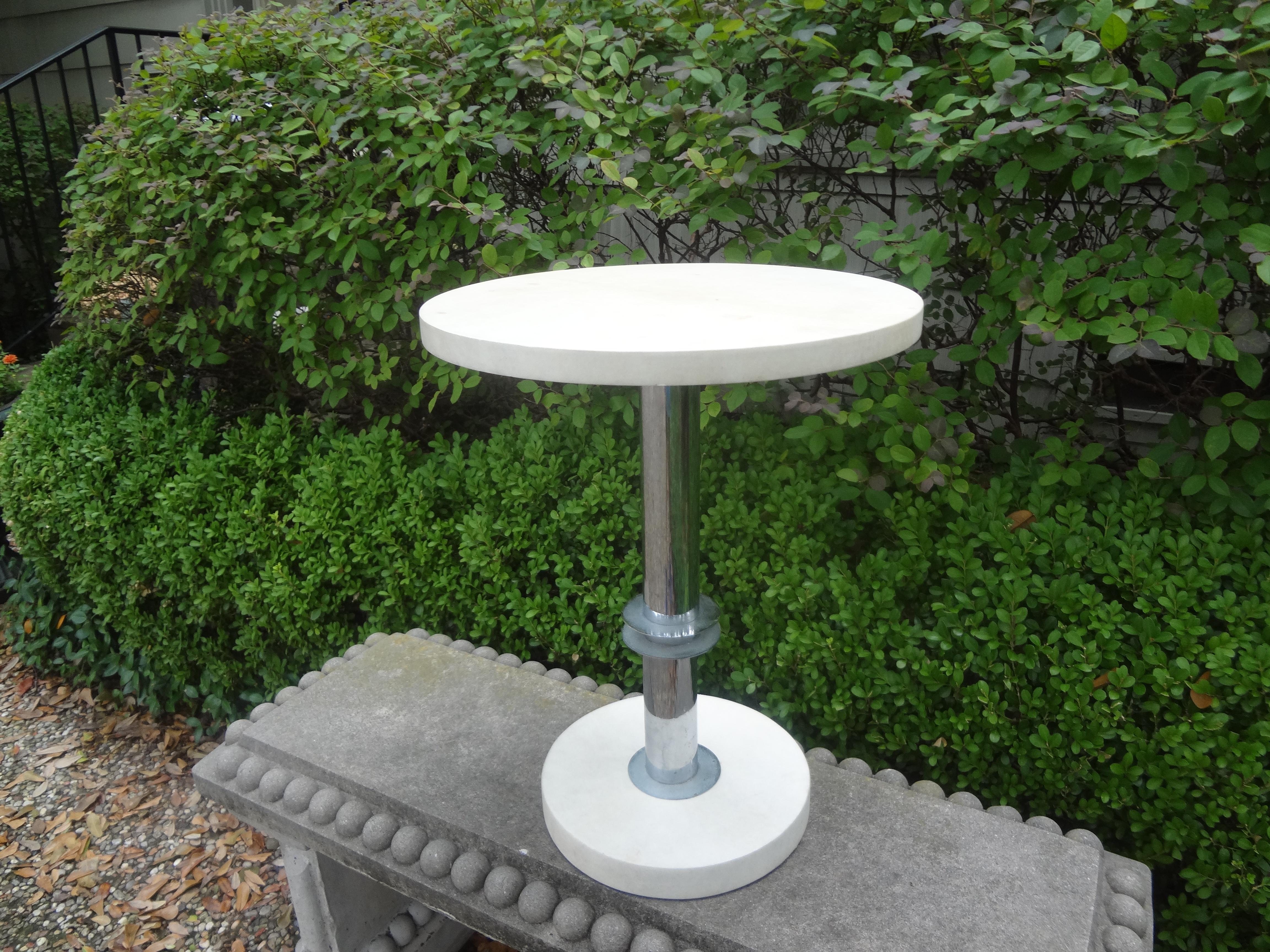 Table moderne française en chrome et parchemin Bon état - En vente à Houston, TX