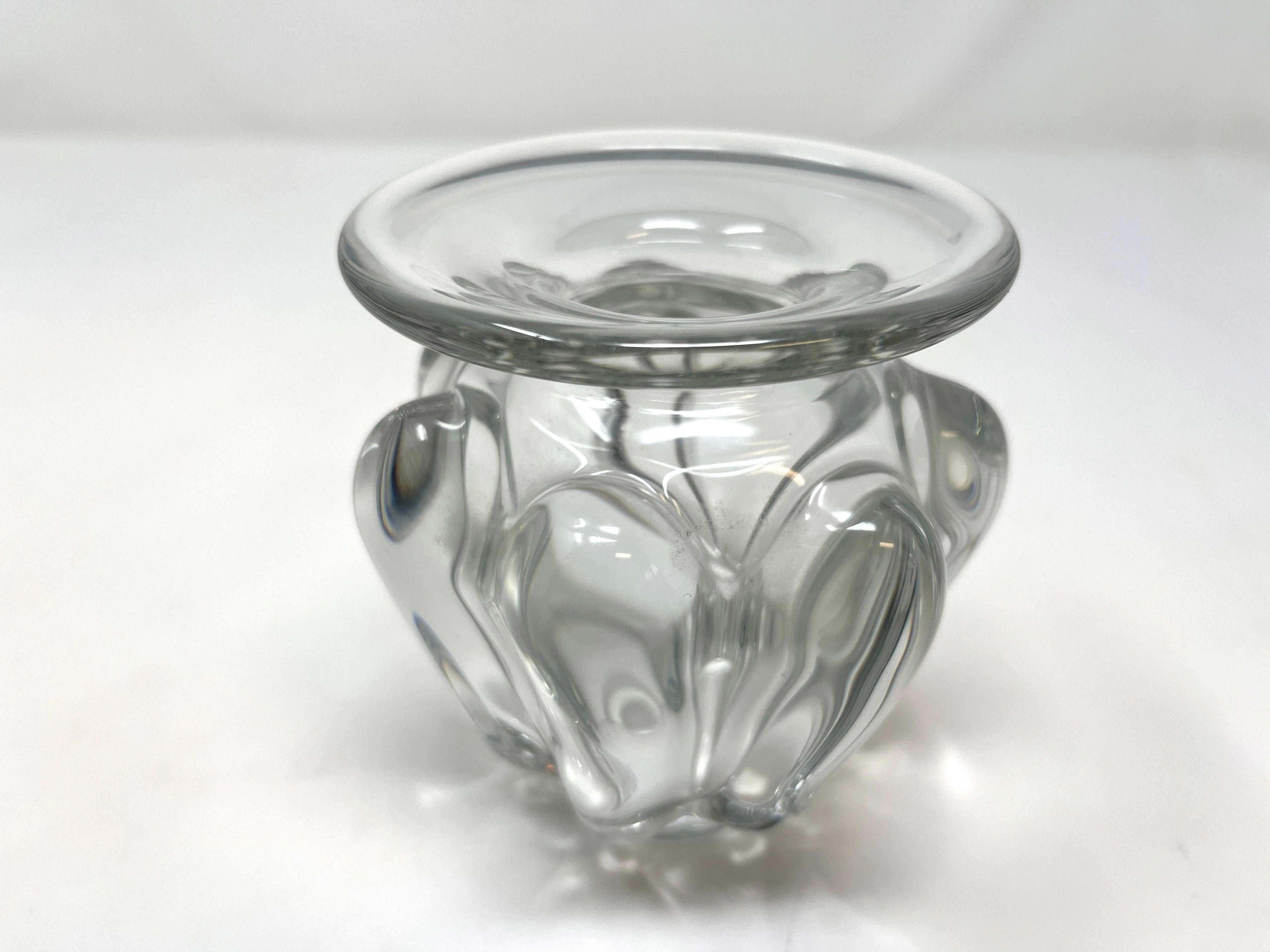 French Modern Clear Art Glass Vase by Art Vannes, Midcentury Modern Bud Vase For Sale 3