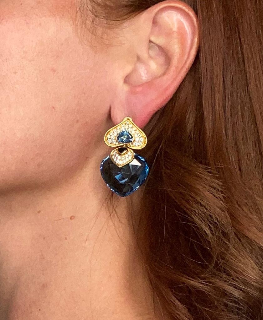 French modernism Clip-Earrings.

Beautiful and colorful pair, created in Paris France by the same jewelry maker of Marina B. These pair of drop earrings has been crafted in solid yellow gold of 18 karats and are suited with French omega backs for