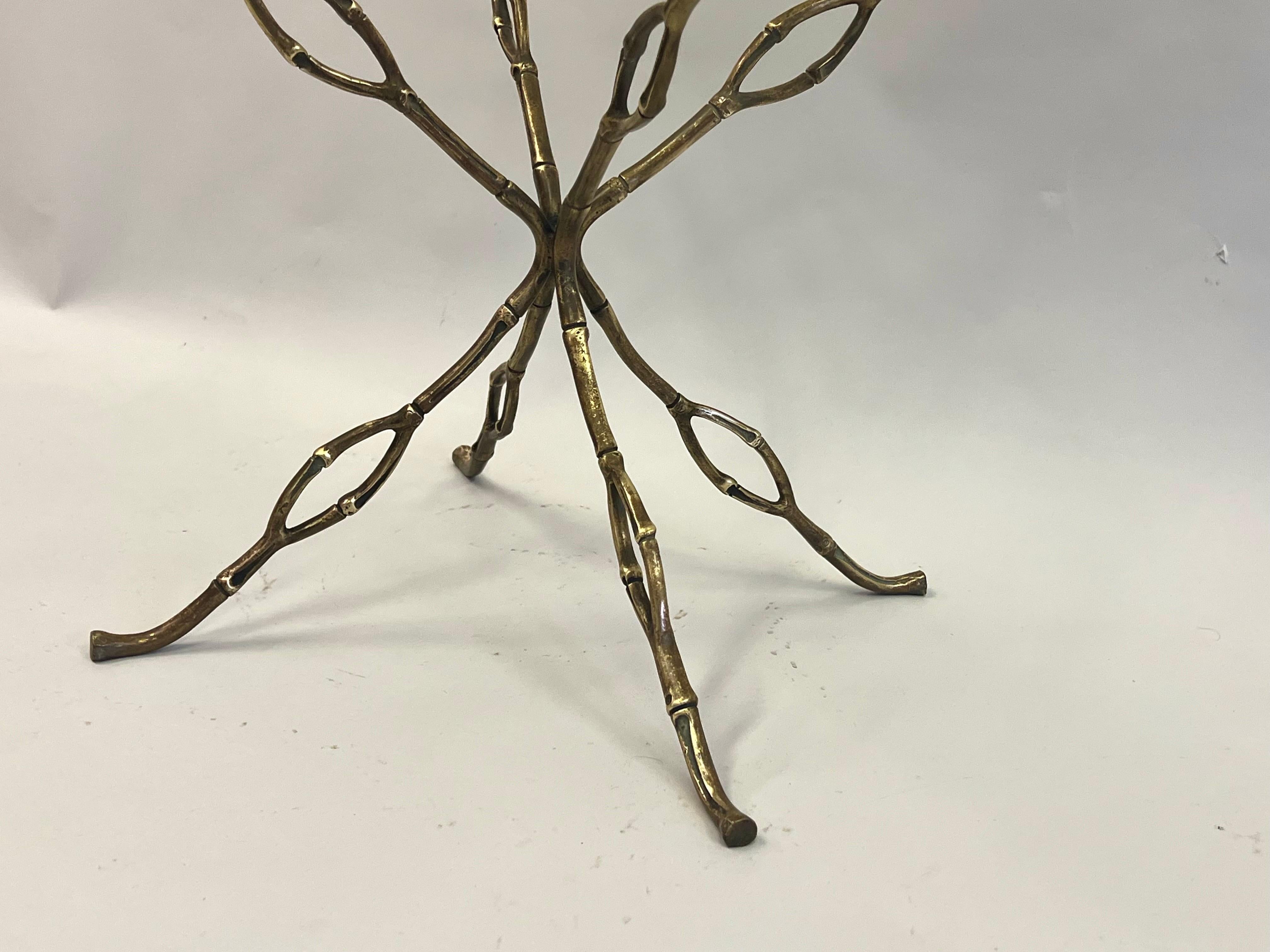 Französischer Modern Craftsman Beistell- oder Couchtisch aus vergoldeter Bronze im Stil von Giacometti  (Messing) im Angebot