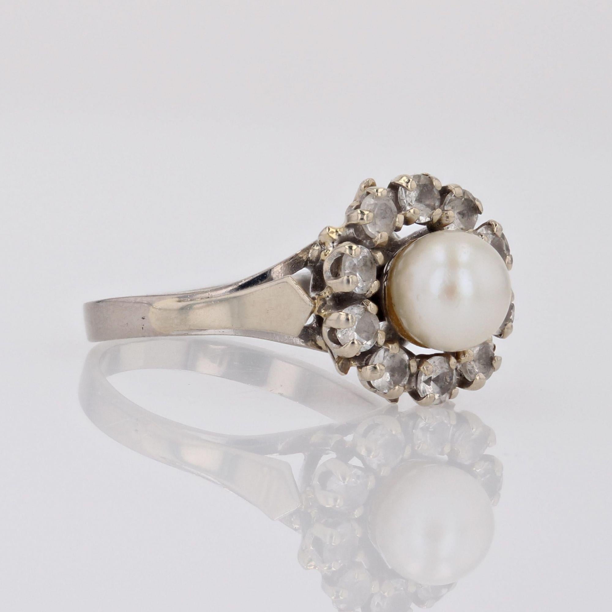 French Modern Cultured Pearl White Sapphires 18 Karat White Gold Daisy Ring In Good Condition For Sale In Poitiers, FR