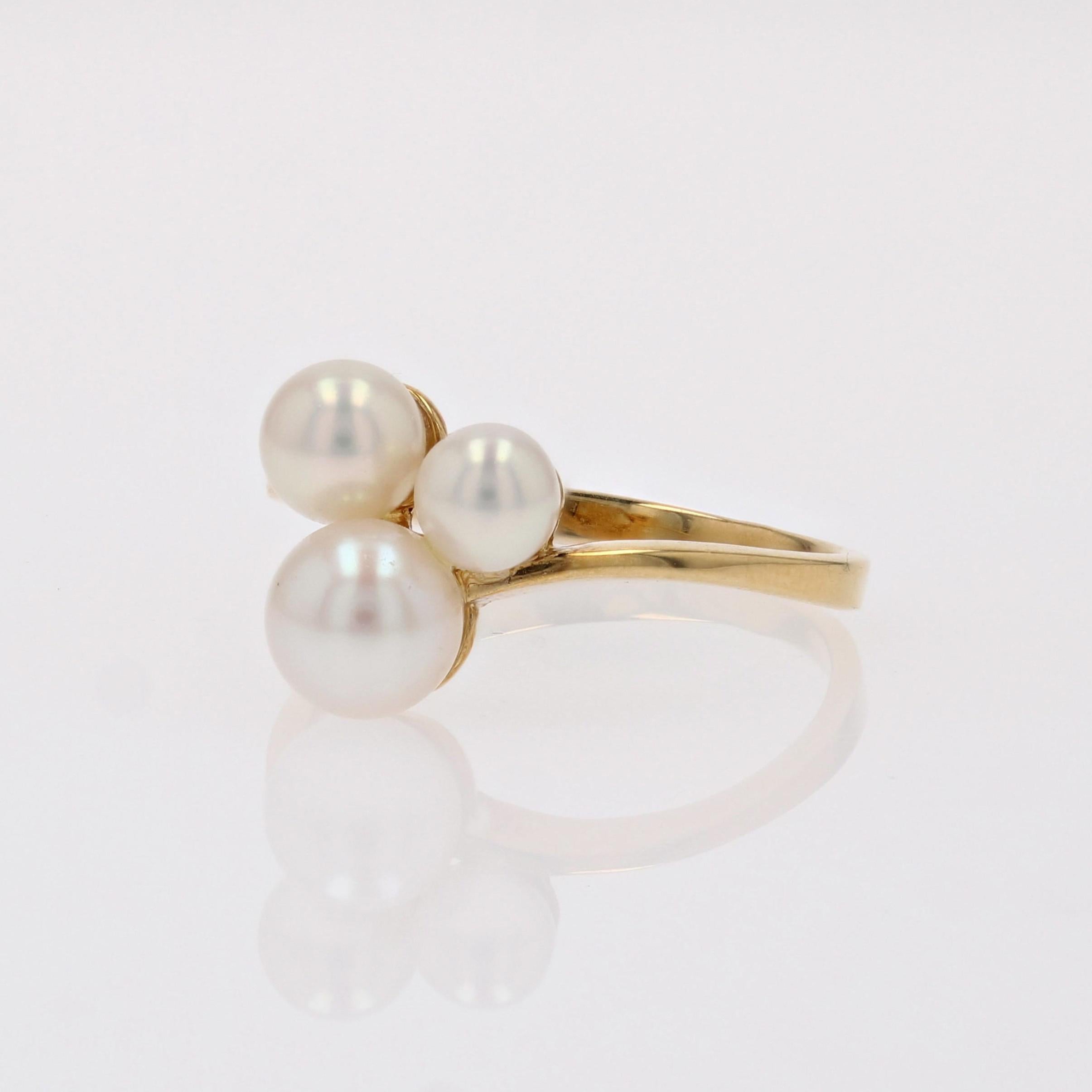 Perlina Anello Trio moderno francese con perle coltivate in oro giallo 18 carati in vendita