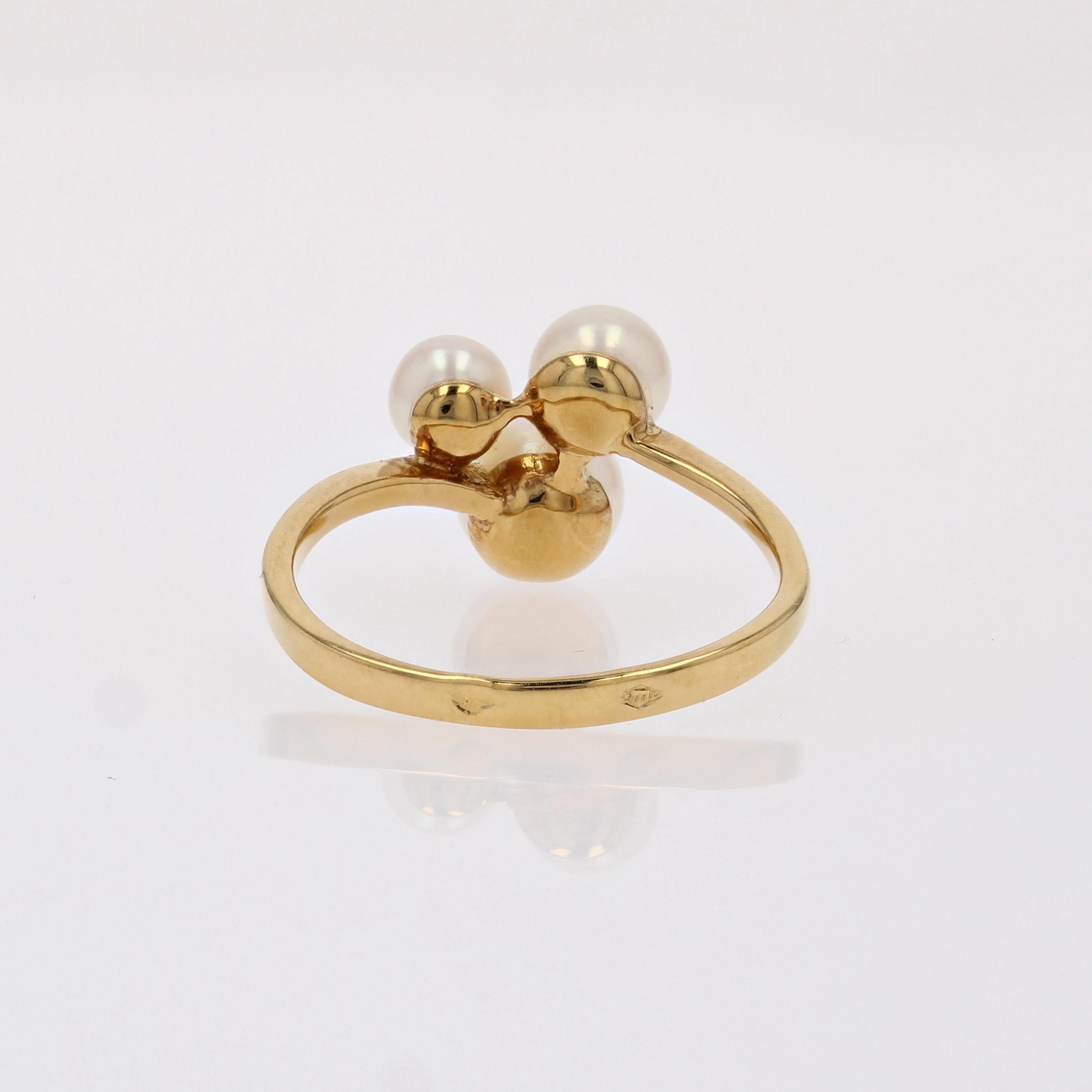 Anello Trio moderno francese con perle coltivate in oro giallo 18 carati in vendita 1