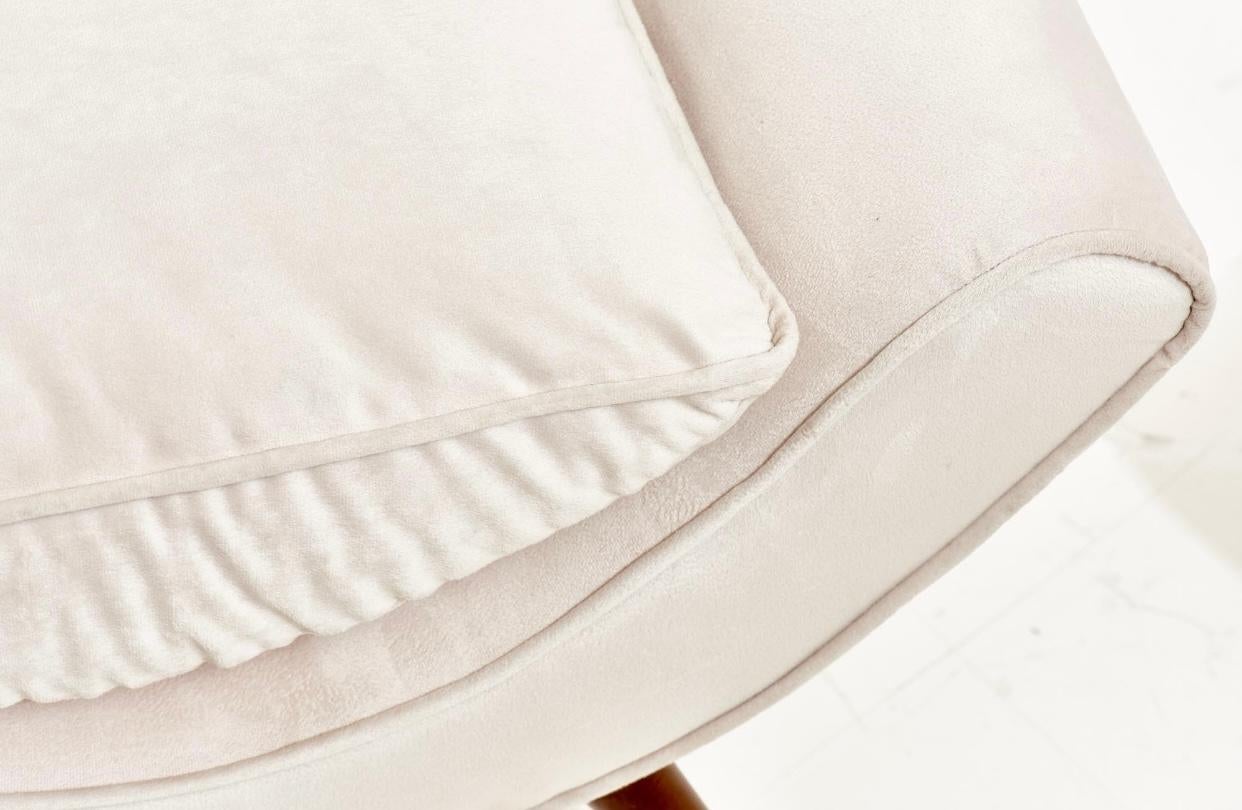 French Modern Curved Splay Leg Stools, 1970 2