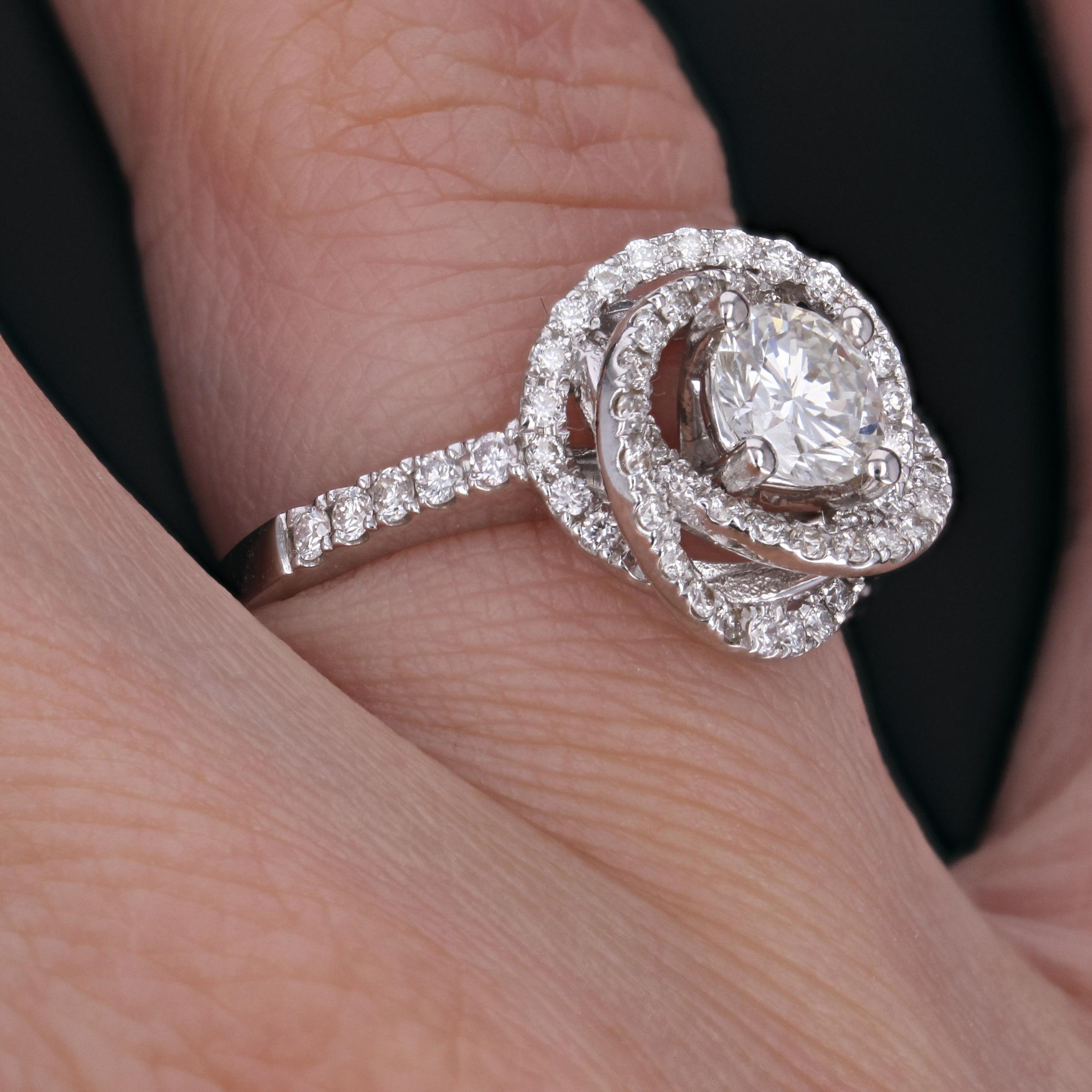 French Modern Diamond 18 Karat White Gold Flower Ring For Sale 5