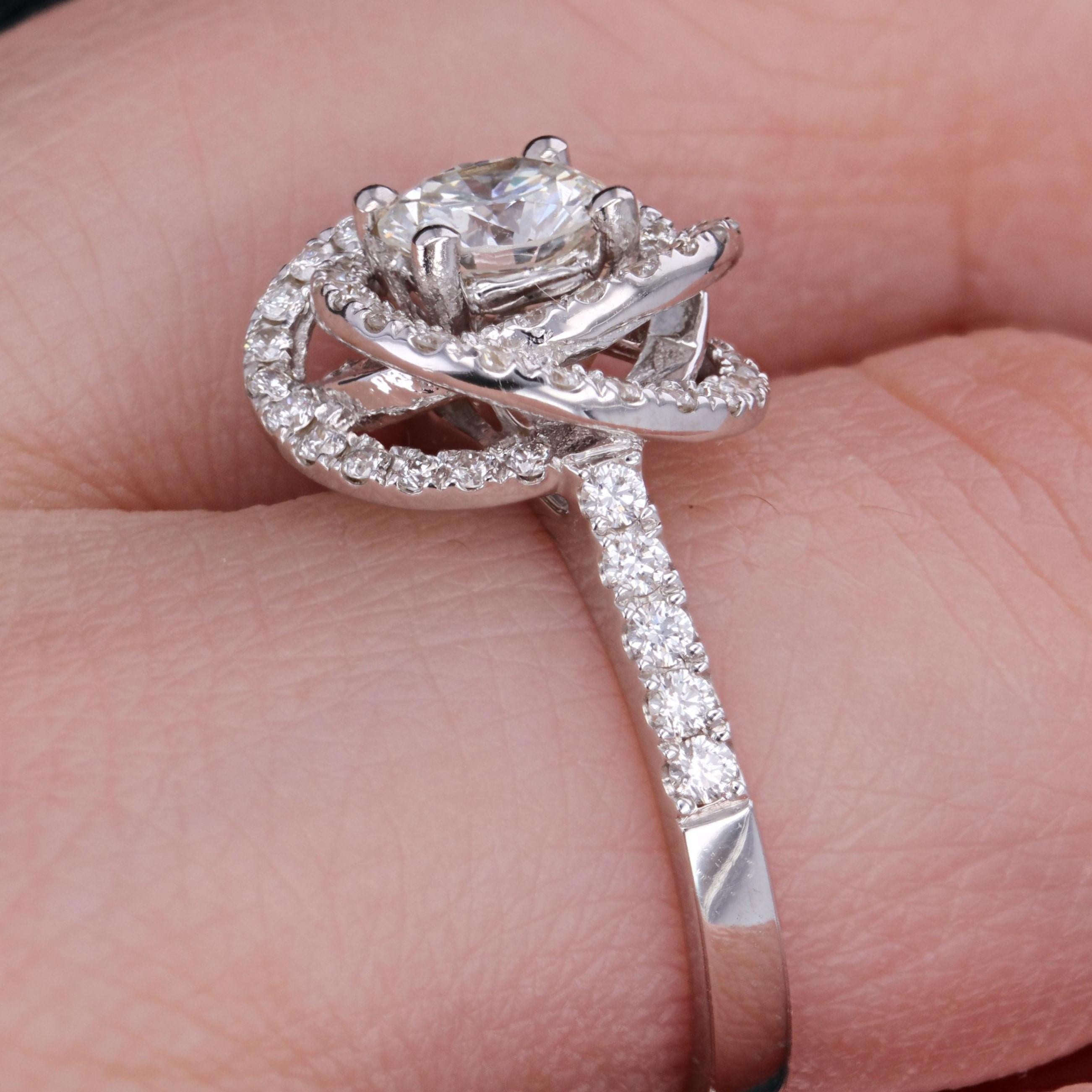 French Modern Diamond 18 Karat White Gold Flower Ring For Sale 3