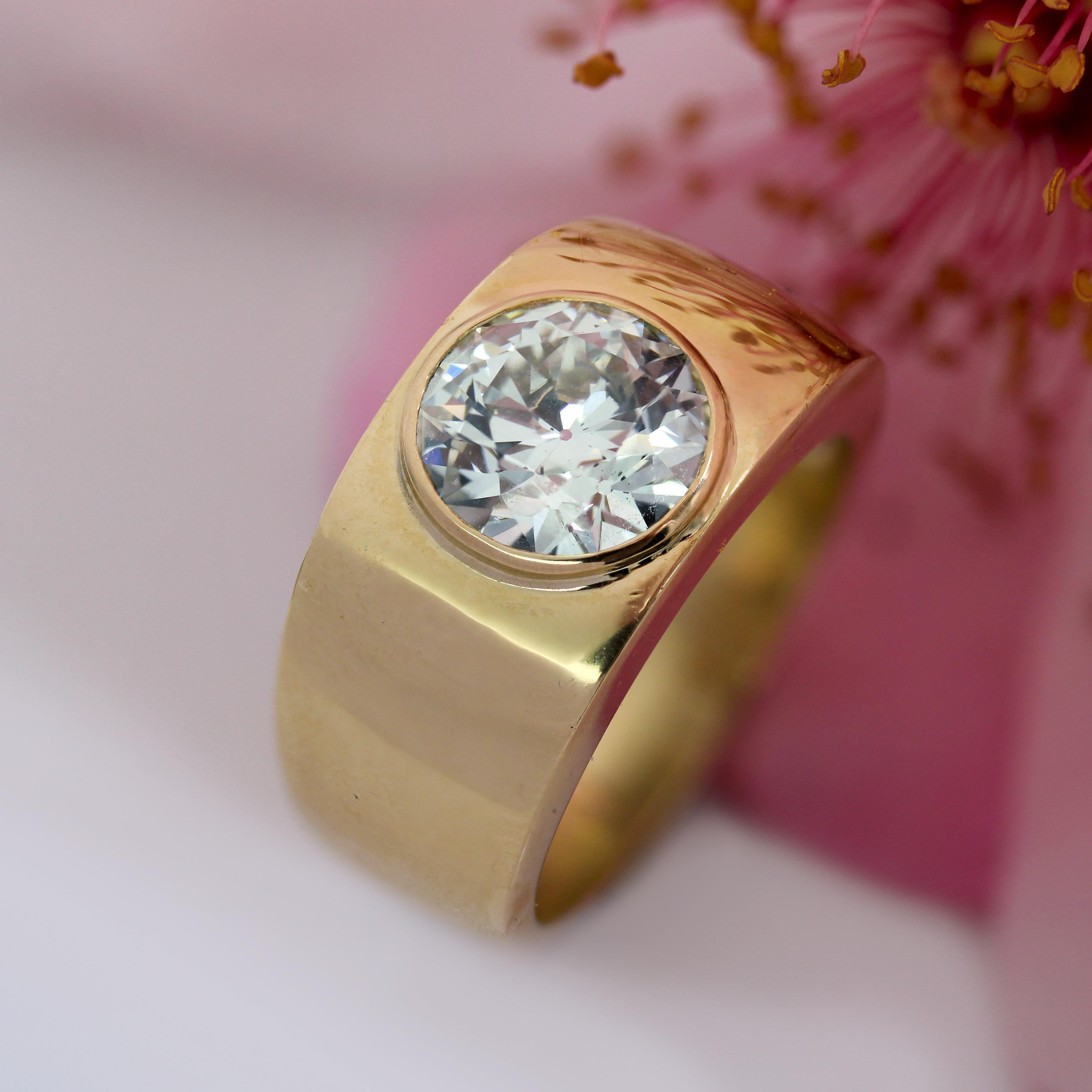 French Modern Diamond 18 Karat Yellow Gold Bangle Ring For Sale 5