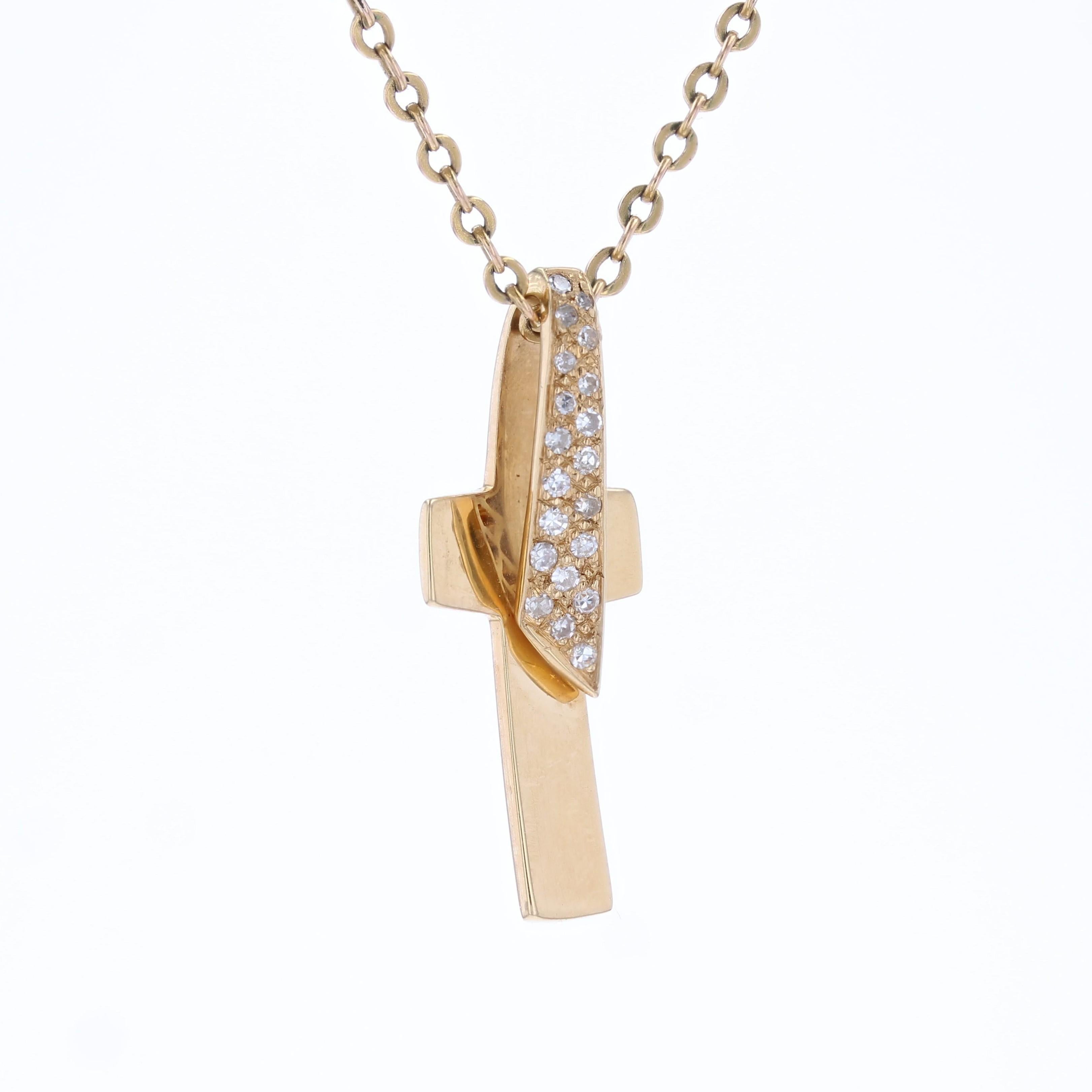French Modern Diamond 18 Karat Yellow Gold Cross Pendant In Excellent Condition For Sale In Poitiers, FR