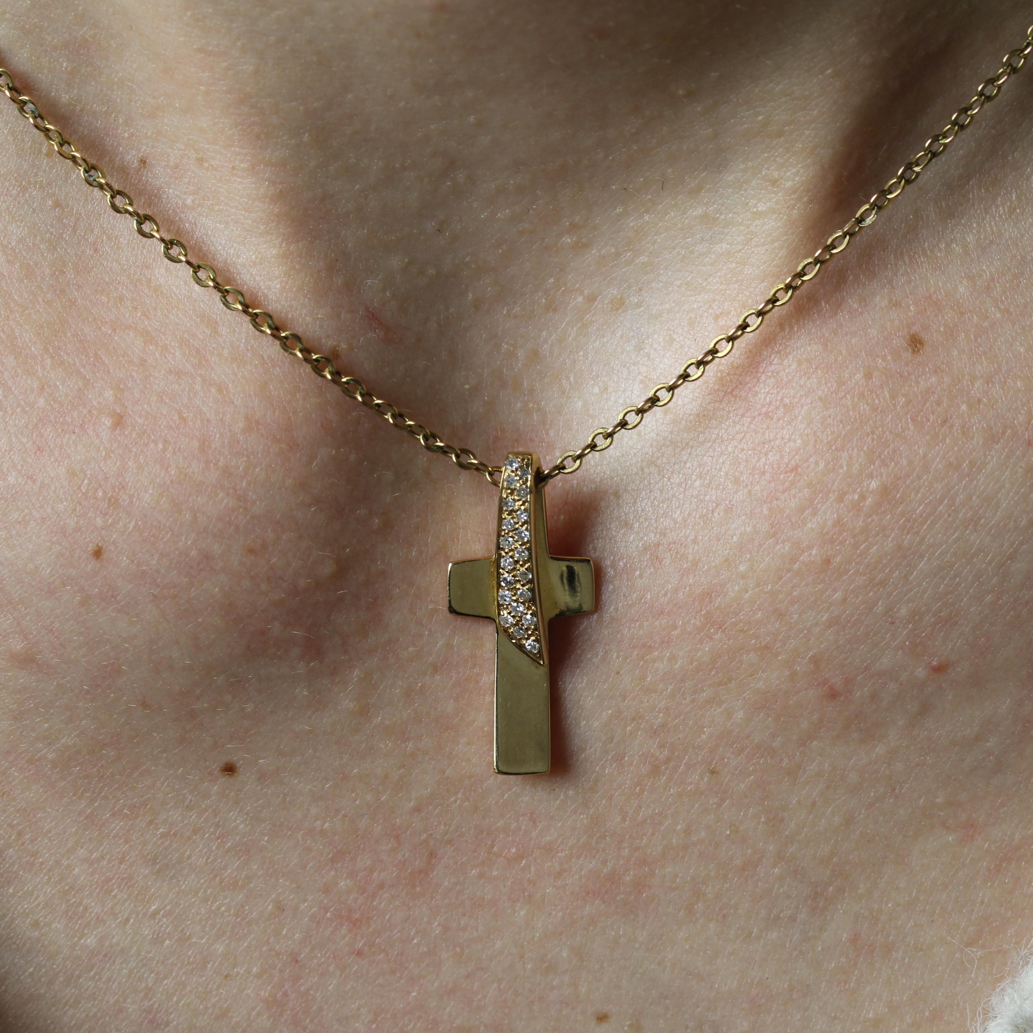 French Modern Diamond 18 Karat Yellow Gold Cross Pendant For Sale 1