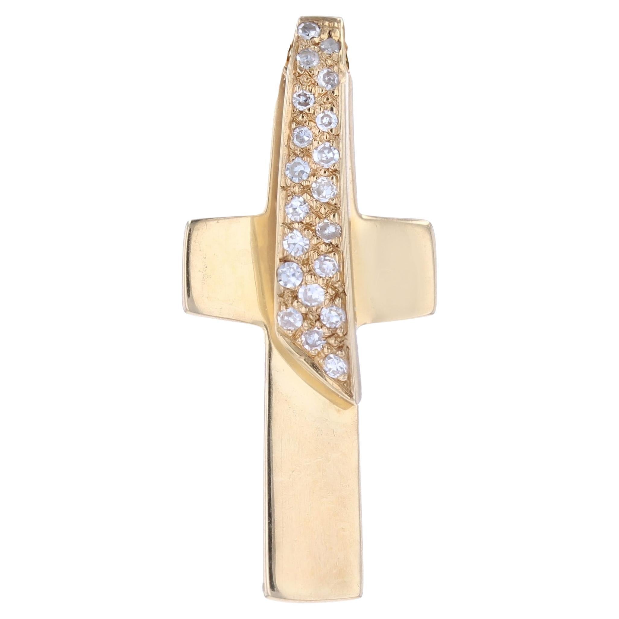 Colgante Cruz Moderna Francesa de Diamantes de Oro Amarillo de 18 Kilates