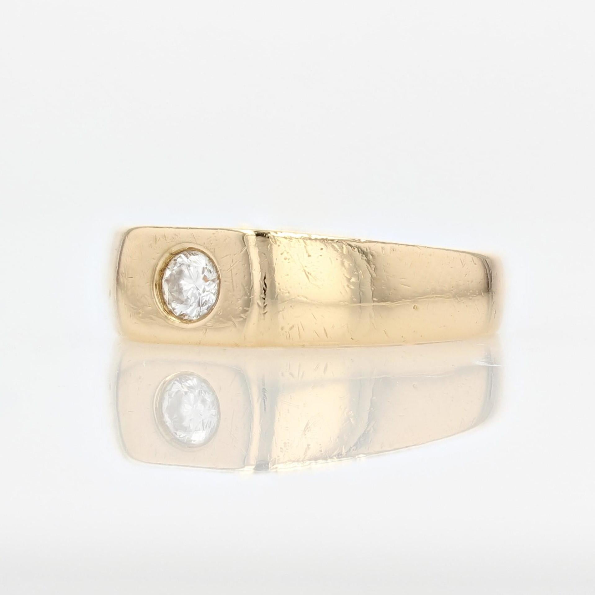 French Modern Diamond 18 Karat Yellow Gold Signet Ring For Sale 1