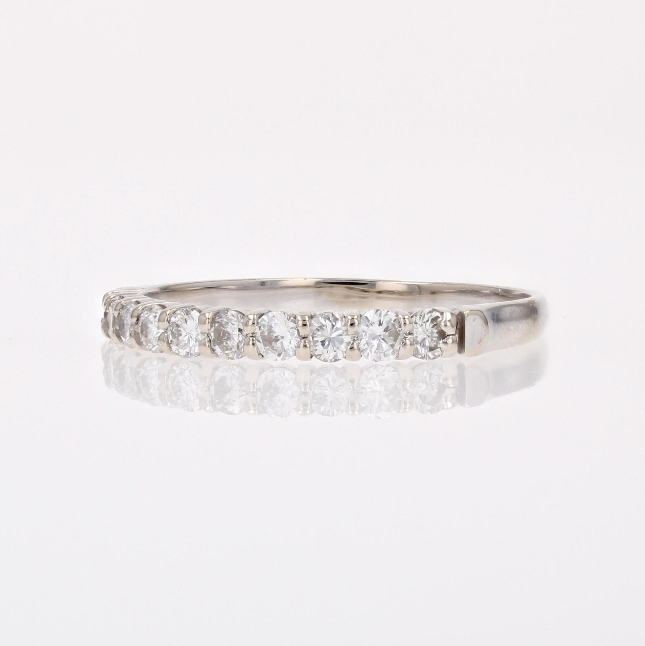 dünner halber Verlobungsring aus 18 Karat Weißgold mit modernen Diamanten (Moderne)