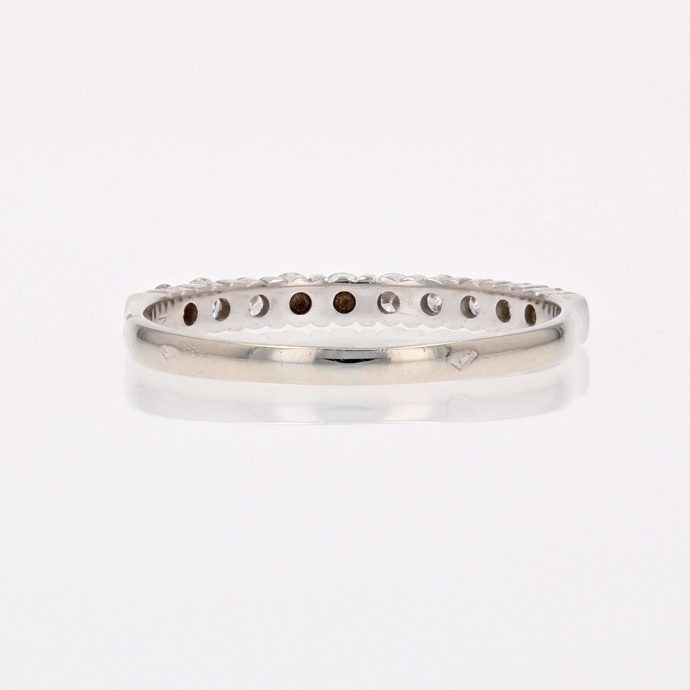 dünner halber Verlobungsring aus 18 Karat Weißgold mit modernen Diamanten Damen