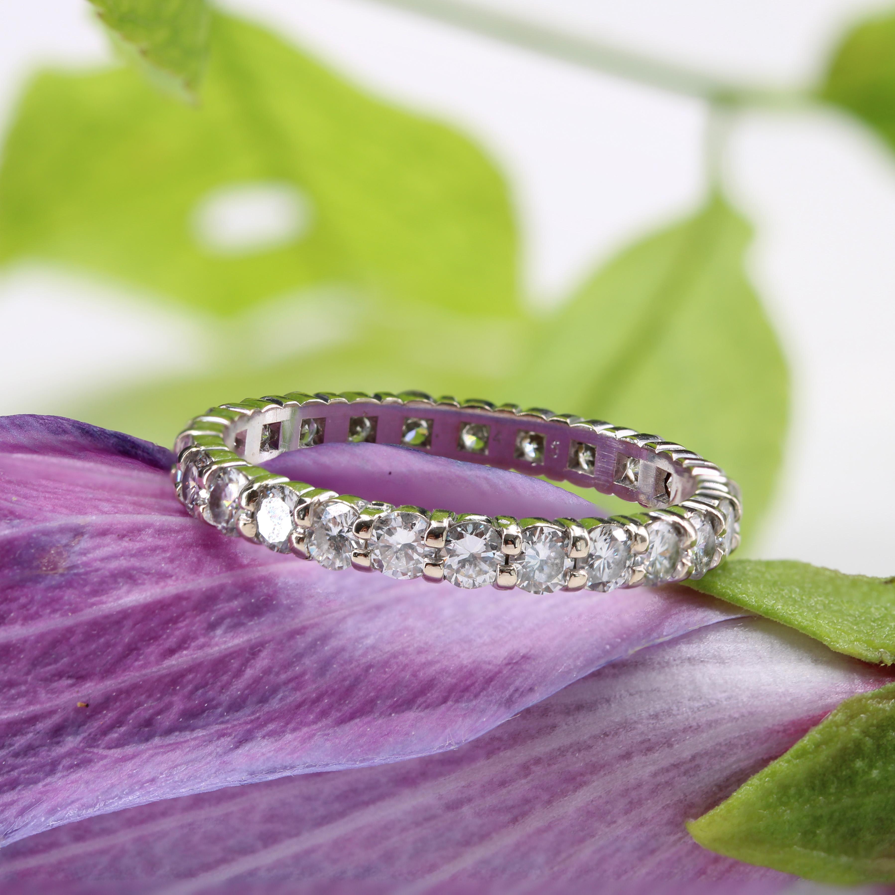 Brilliant Cut French Modern Diamonds 18 Karat White Gold Wedding Ring For Sale