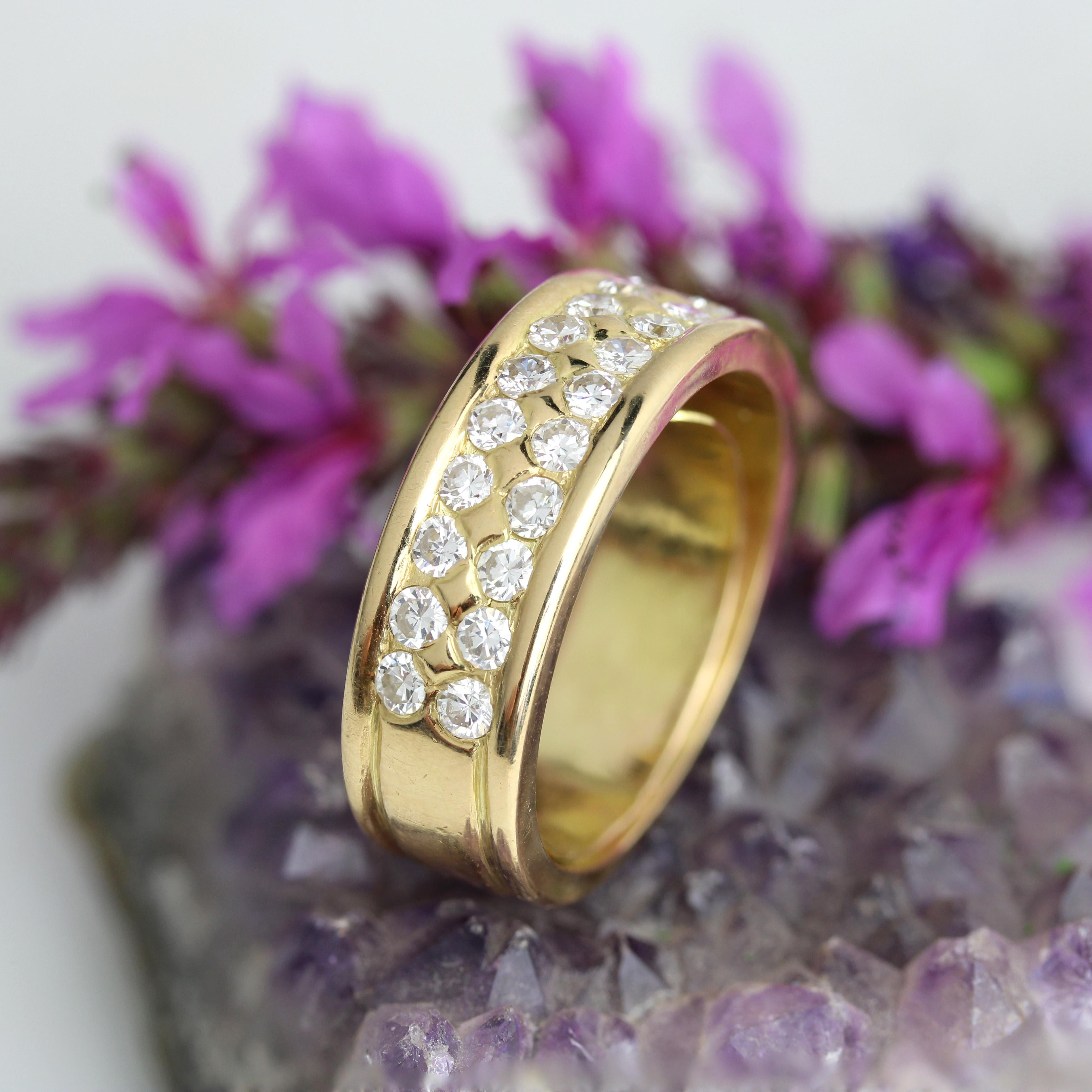 Moderno Anello nuziale grande in oro giallo 18 carati con diamanti moderni francesi in vendita