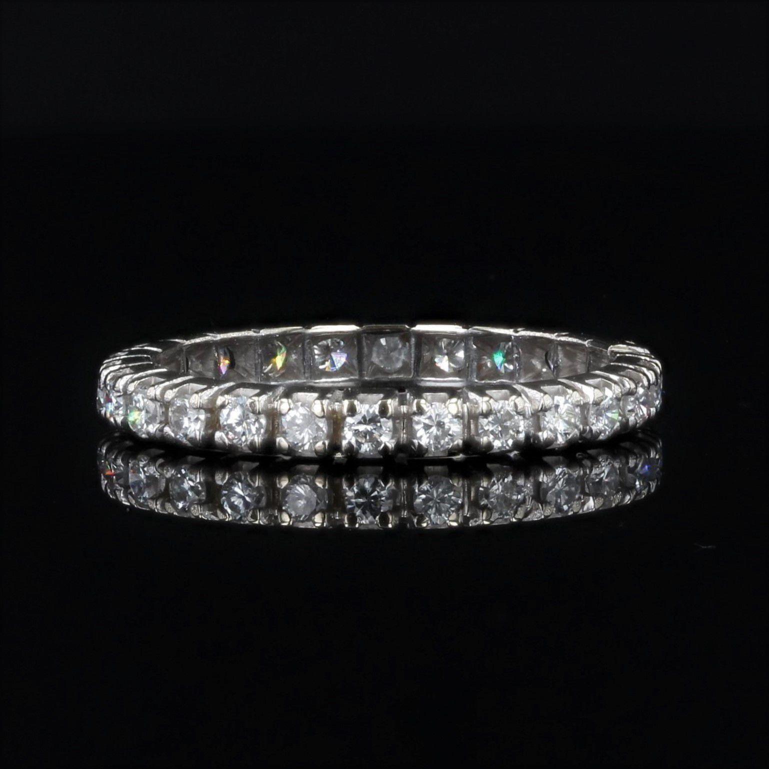 French Modern Diamonds with Claws 18 Karat White Gold Wedding Ring In Good Condition For Sale In Poitiers, FR
