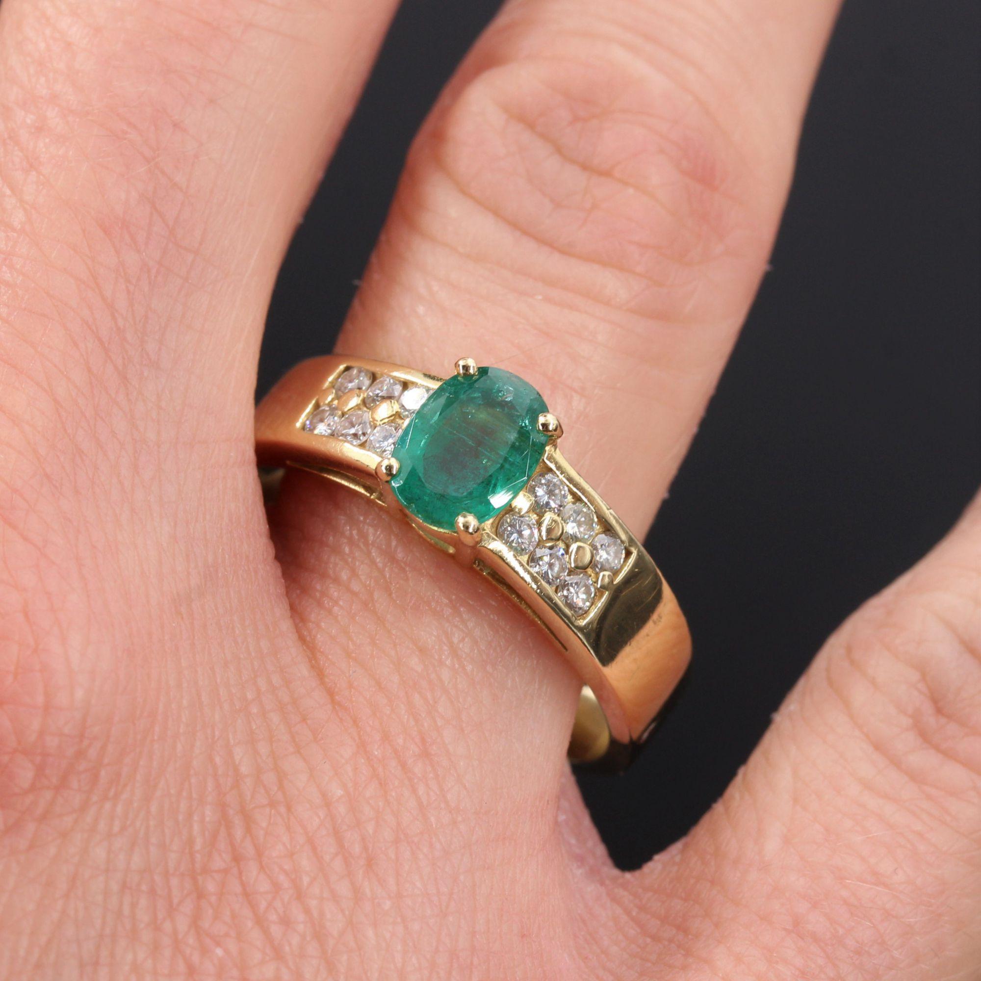 French Modern Emerald Diamond 18 Karat Yellow Gold Ring In Good Condition For Sale In Poitiers, FR