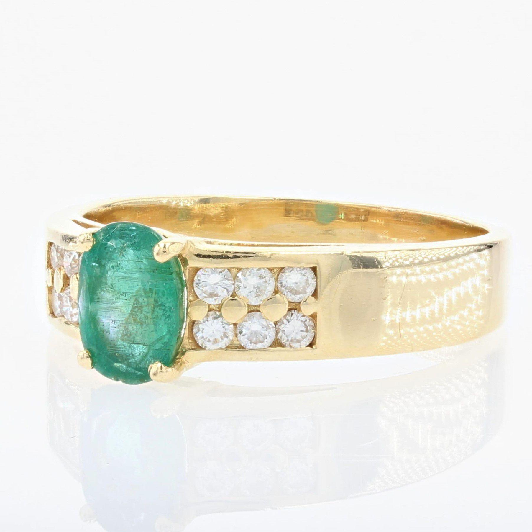 Women's French Modern Emerald Diamond 18 Karat Yellow Gold Ring For Sale