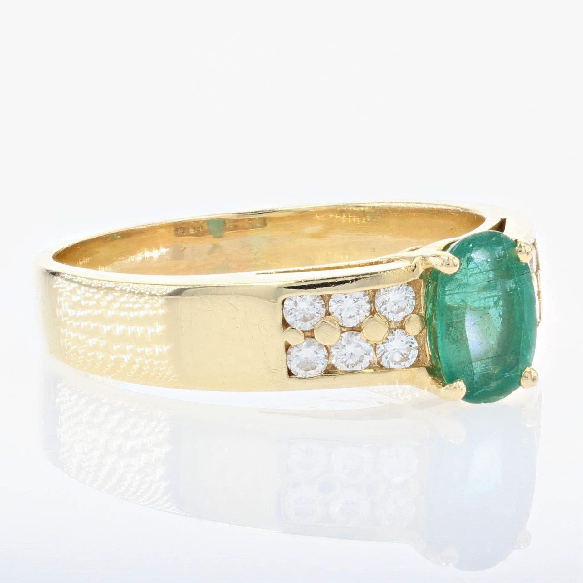 French Modern Emerald Diamond 18 Karat Yellow Gold Ring For Sale 3