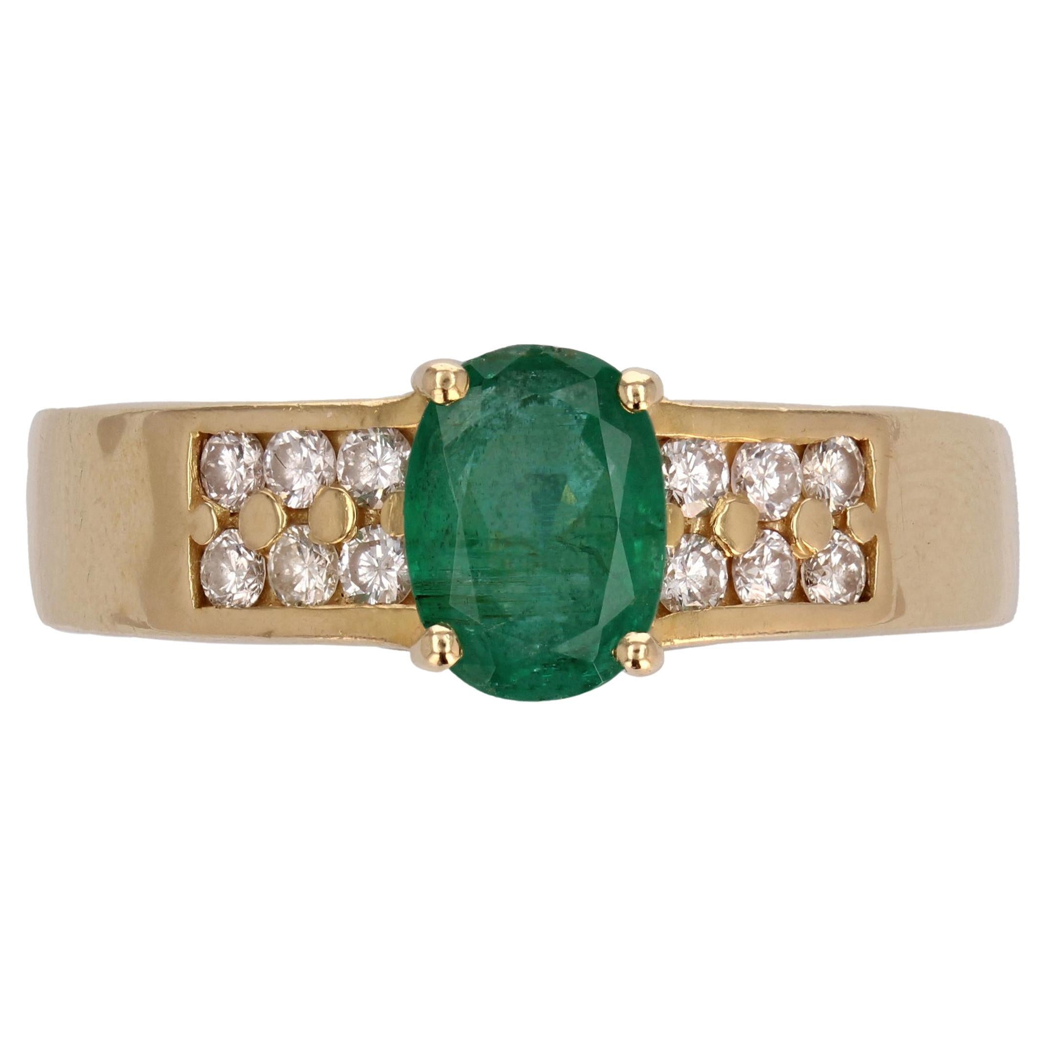 Moderner Smaragd-Diamant-Ring aus 18 Karat Gelbgold