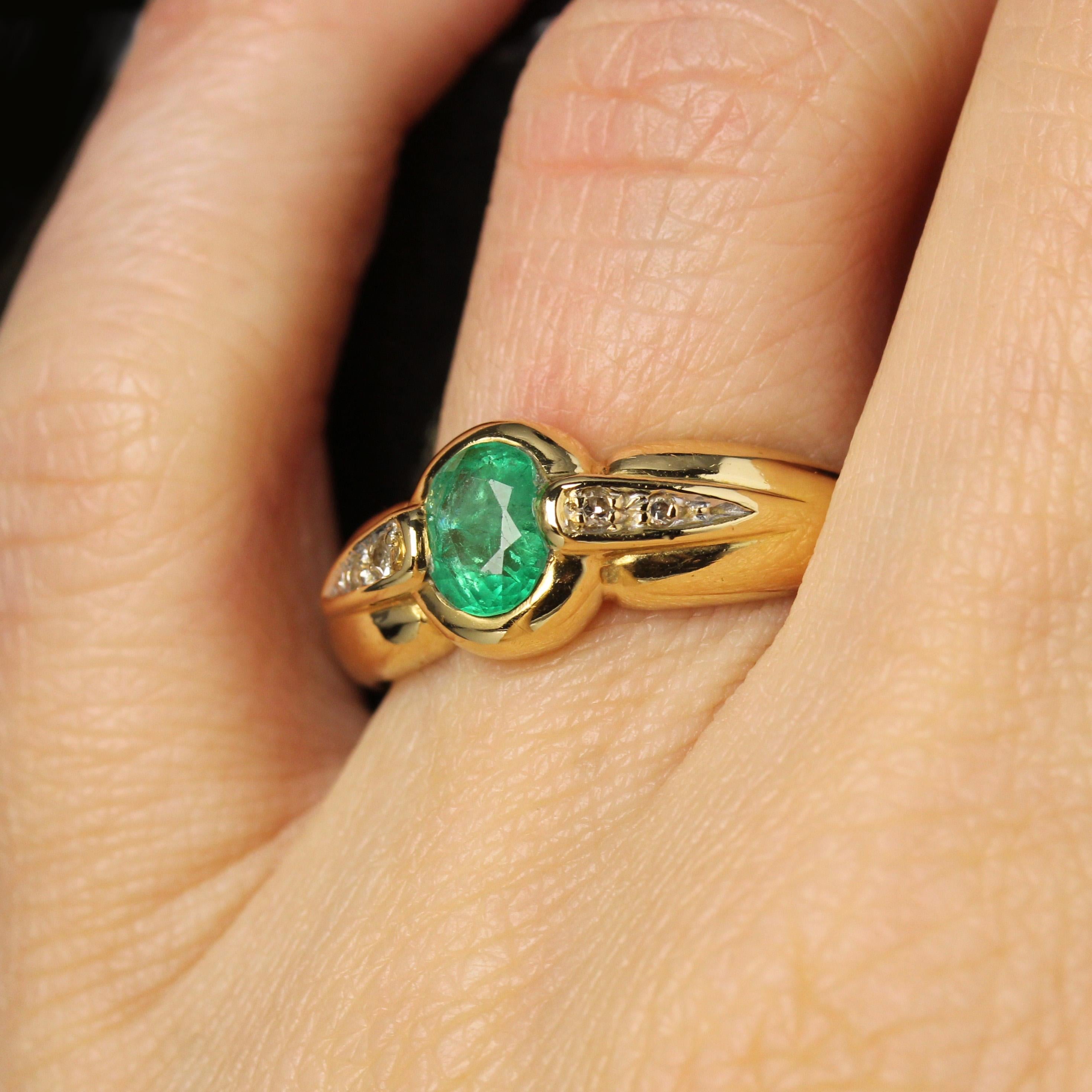 French Modern Emerald Diamonds 18 Karat Yellow Gold Ring For Sale 9