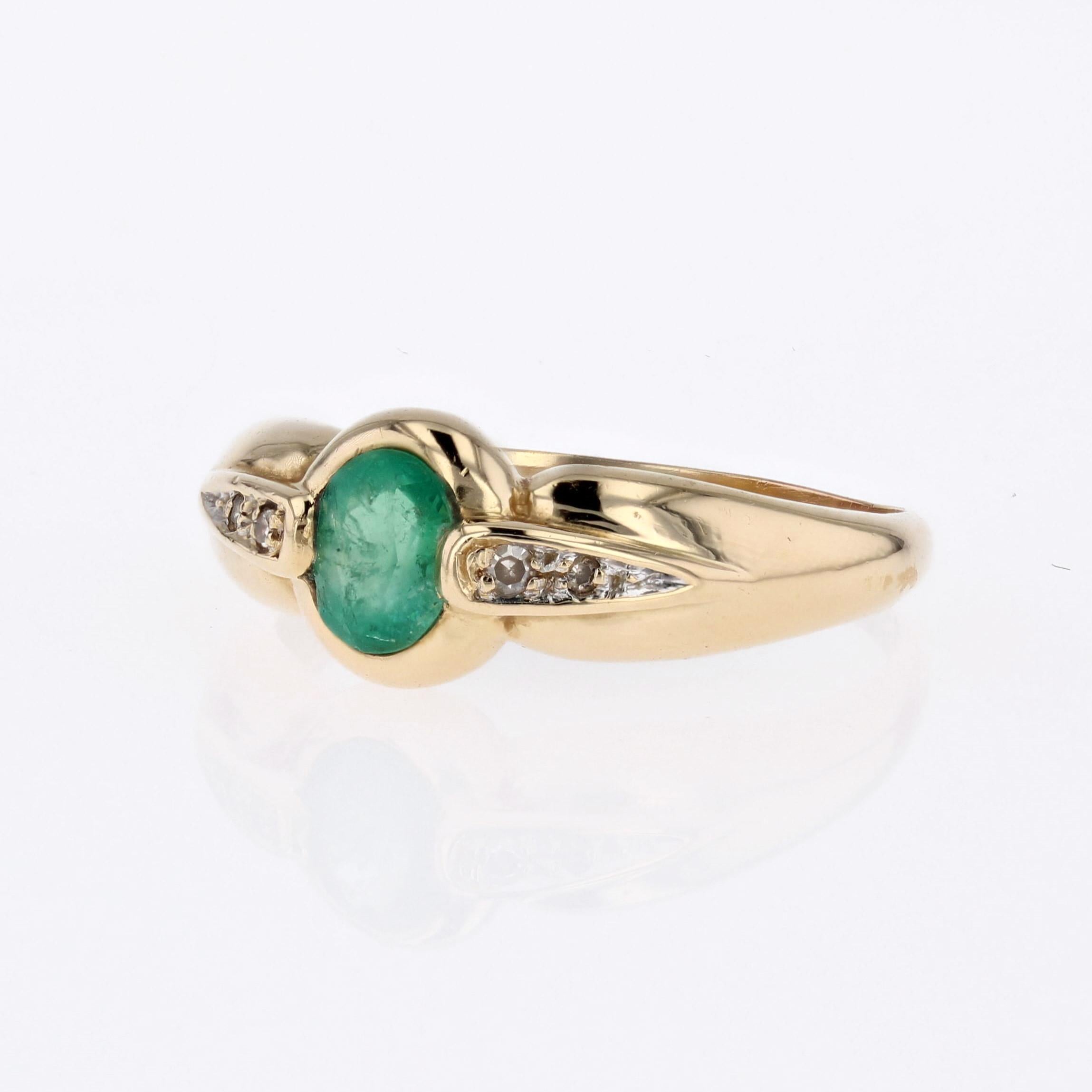 French Modern Emerald Diamonds 18 Karat Yellow Gold Ring For Sale 2