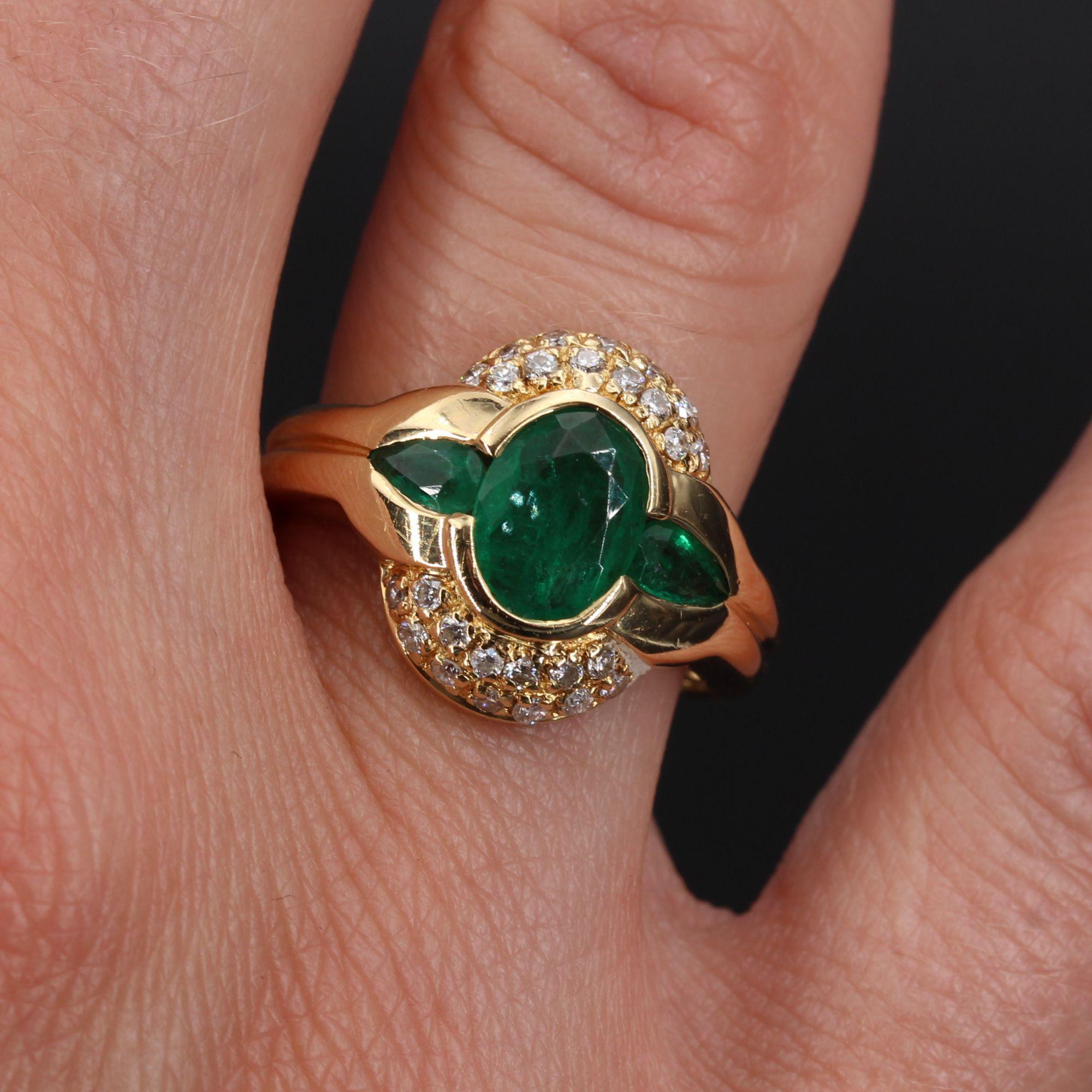 Women's French Modern Emeralds Diamonds 18 Karat Yellow Gold Ring For Sale