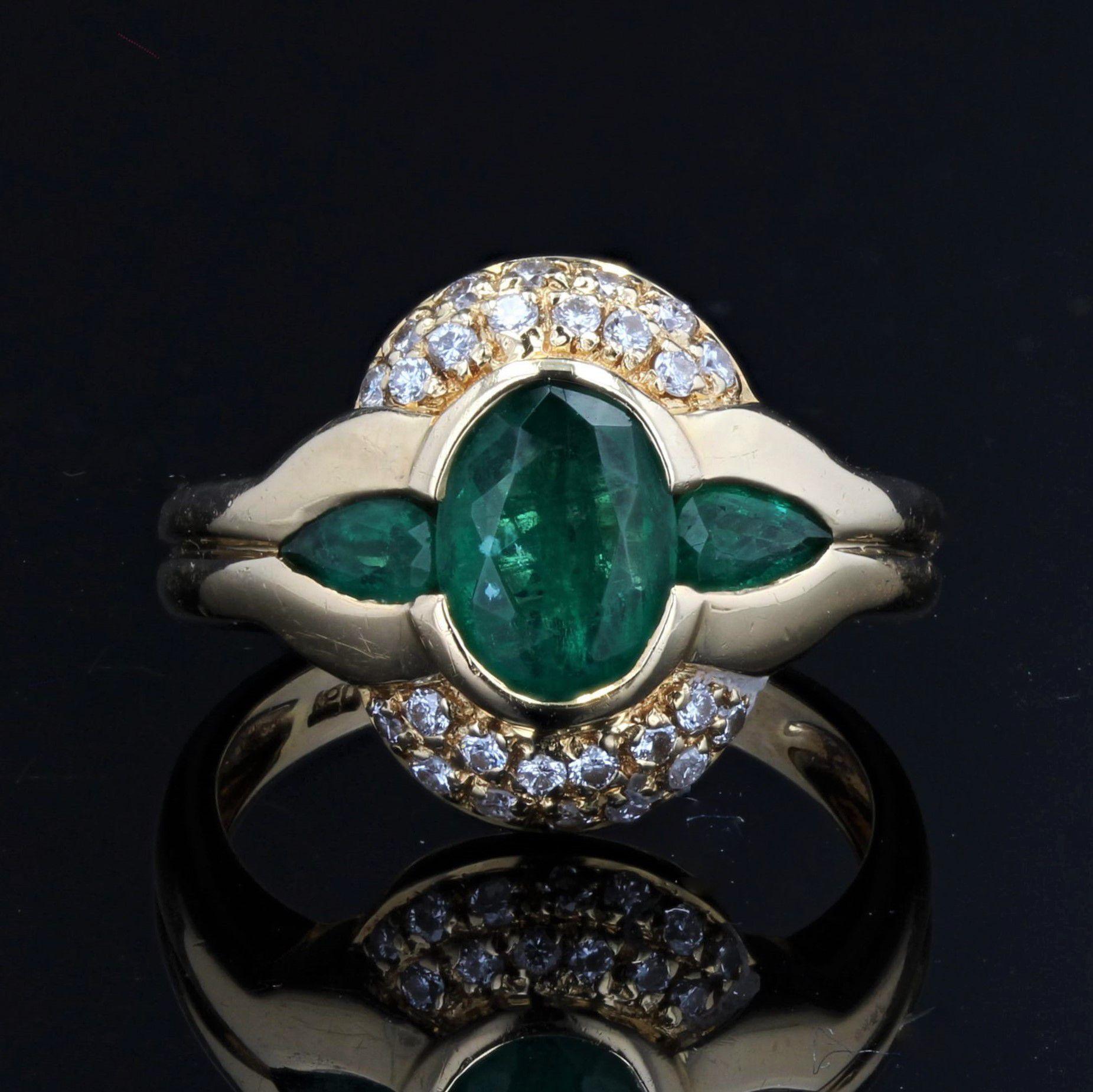 French Modern Emeralds Diamonds 18 Karat Yellow Gold Ring For Sale 2