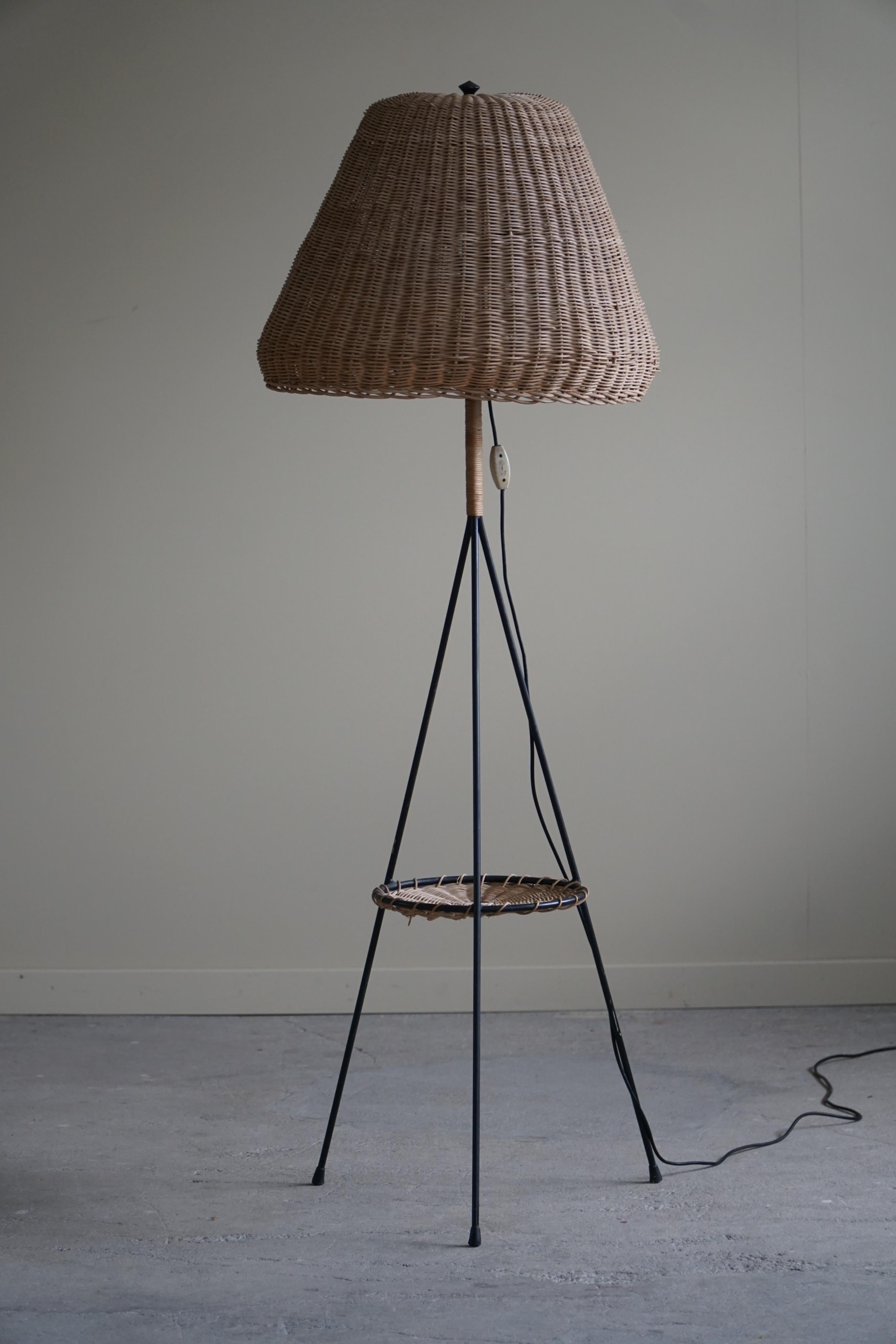 French Modern, Floor Lamp in Rattan and Steel, Mid Century, 1960s For Sale 3