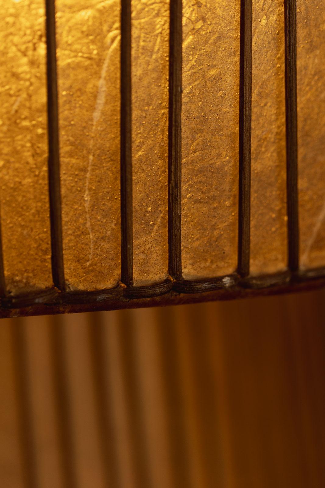 Lampada da terra moderna francese in resina e vimini, 1972 in vendita 3