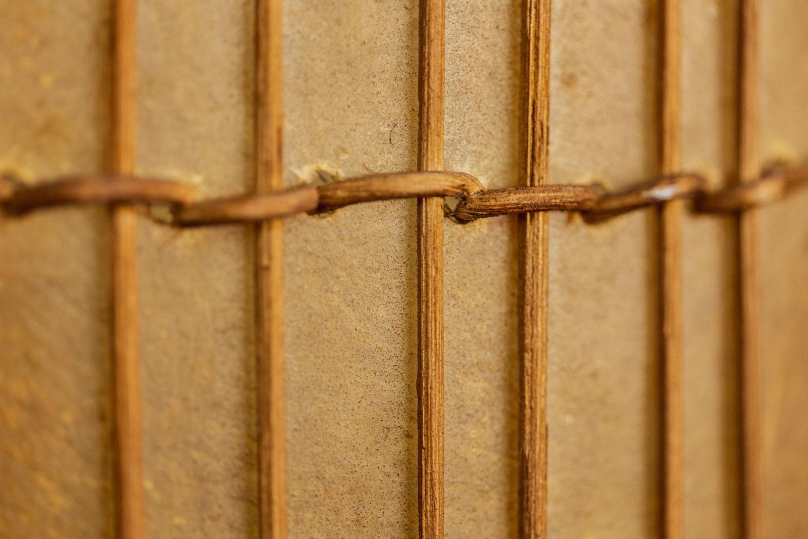 Resina Lampada da terra moderna francese in resina e vimini, 1972 in vendita