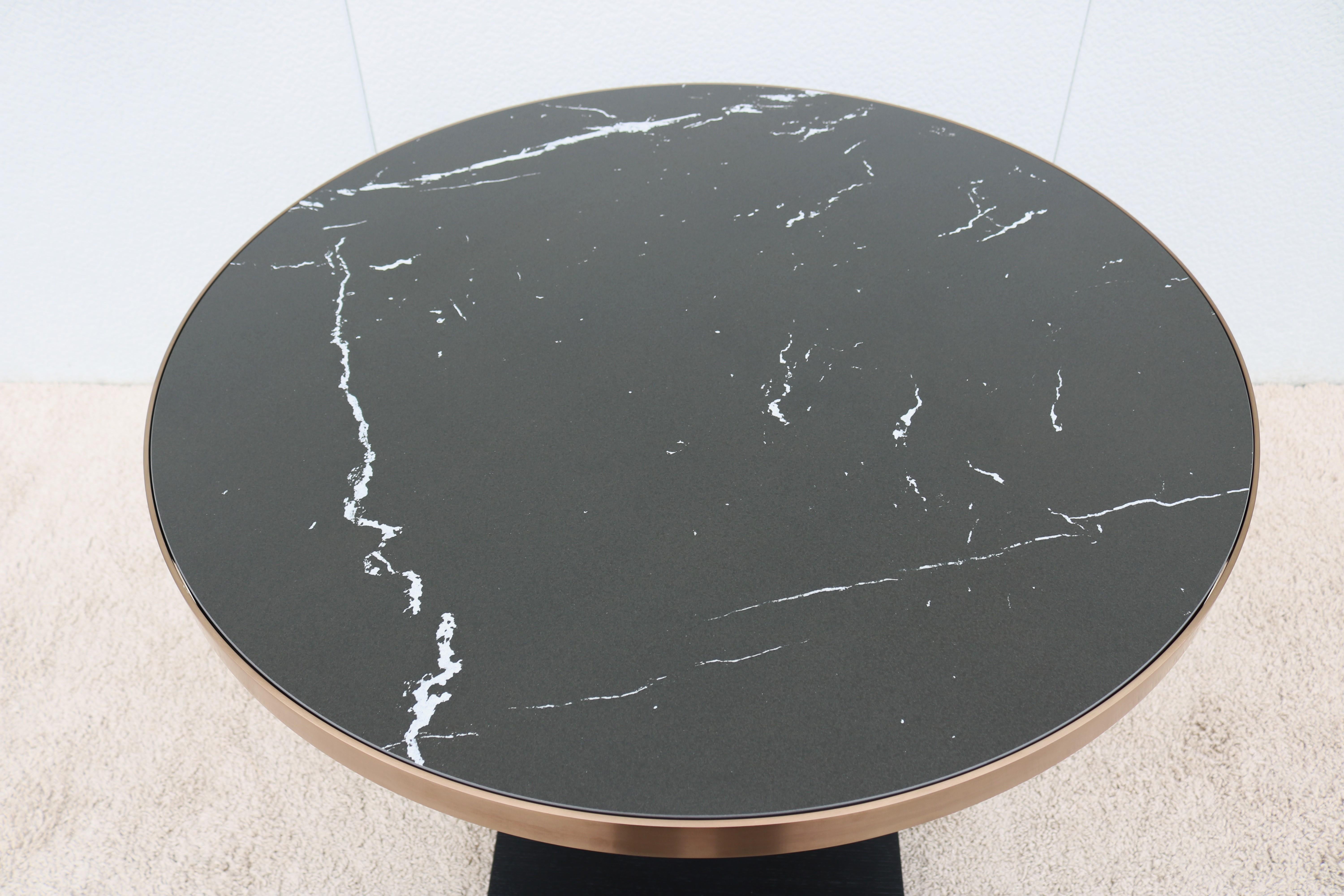 Table de salle à manger moderne française Hamilton Conte 36