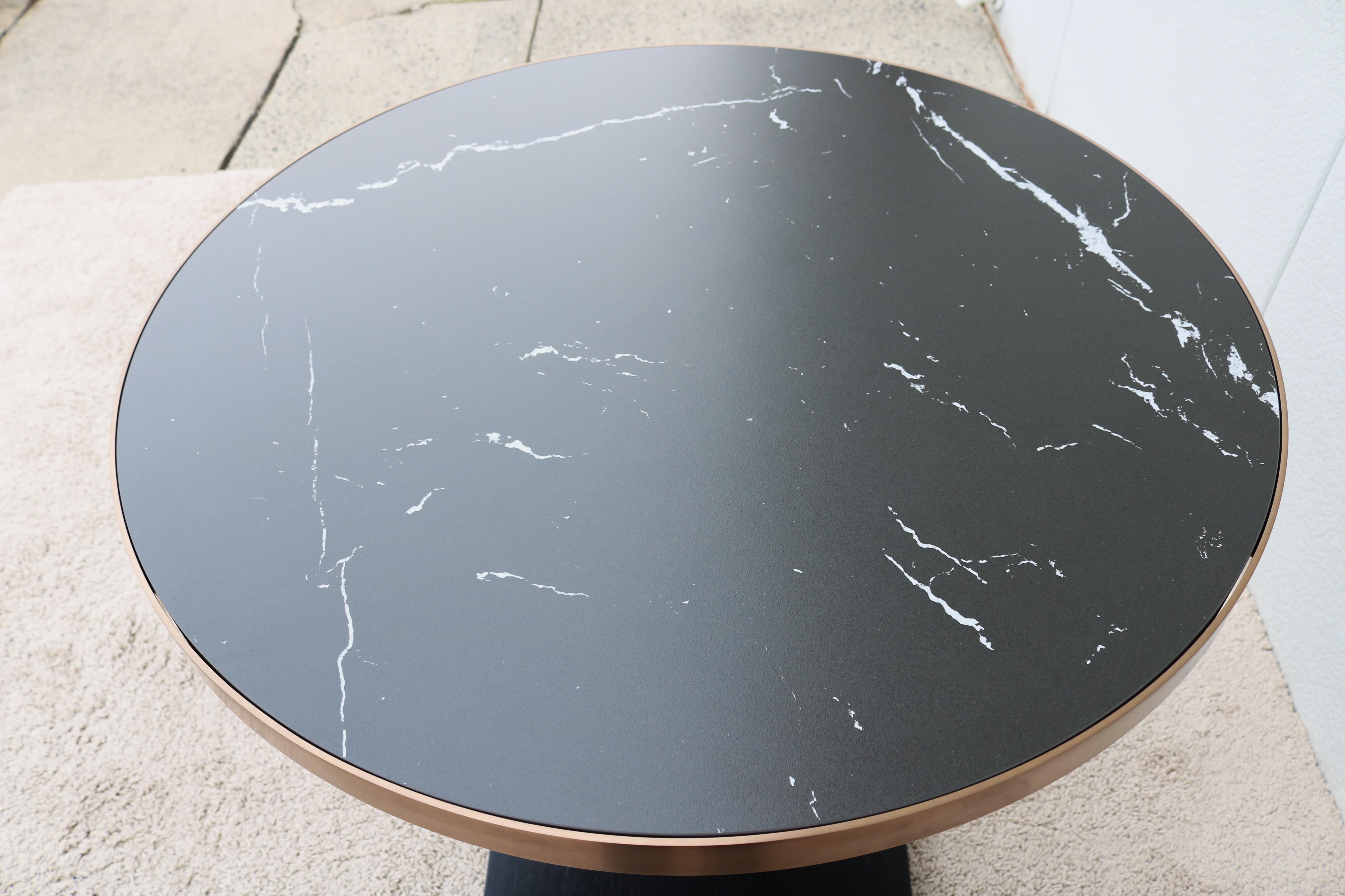 Table de salle à manger moderne française Hamilton Conte 36